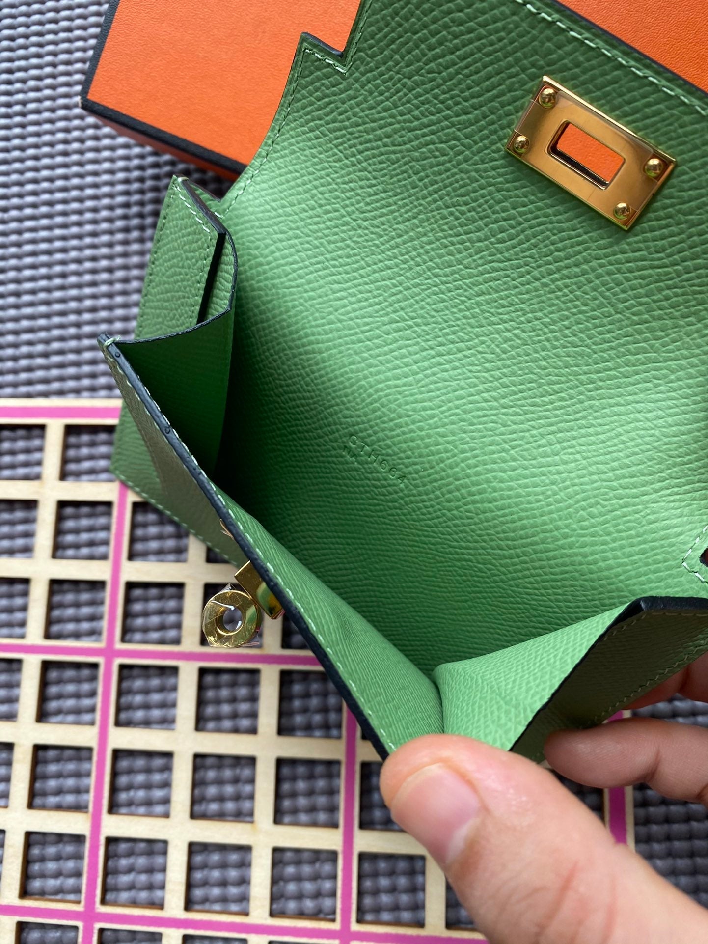 HERMES Kelly Pocket 13.5 Green Epsom Ghw