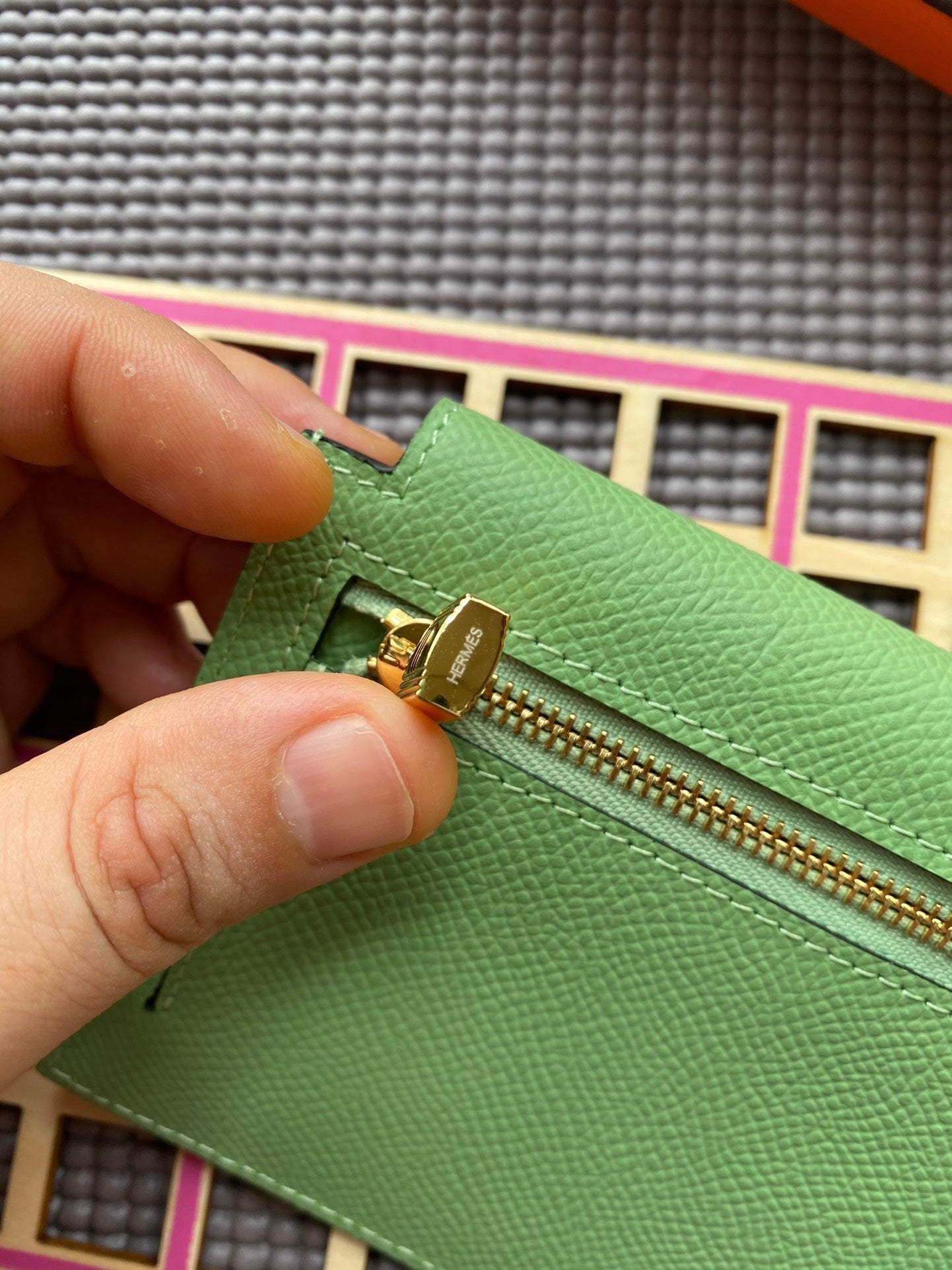 HERMES Kelly Pocket 13.5 Green Epsom Ghw