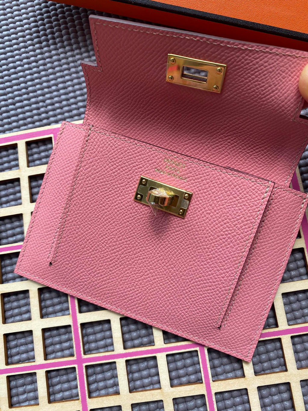 HERMES Kelly Pocket 13.5 Pink Epsom Ghw