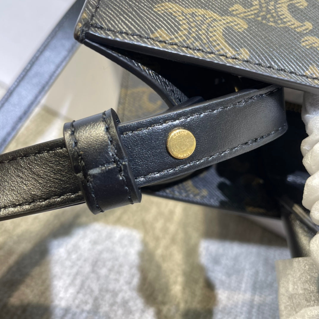 CELINE TRIOMPHE  32 BLACK IN PATTERN CALFSKIN