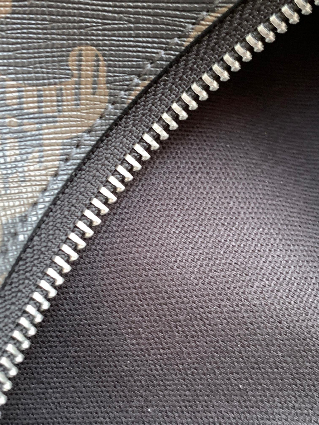 CELINE CYLINDRICAL 22  BAG BLACK BROWN COWHIDE