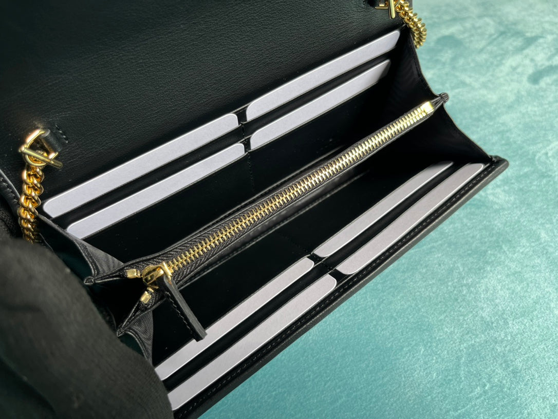 GUCCI BLONDIE SHOULDER BAG 21 IN BLACK CALFSKIN GOLD HARDWARE