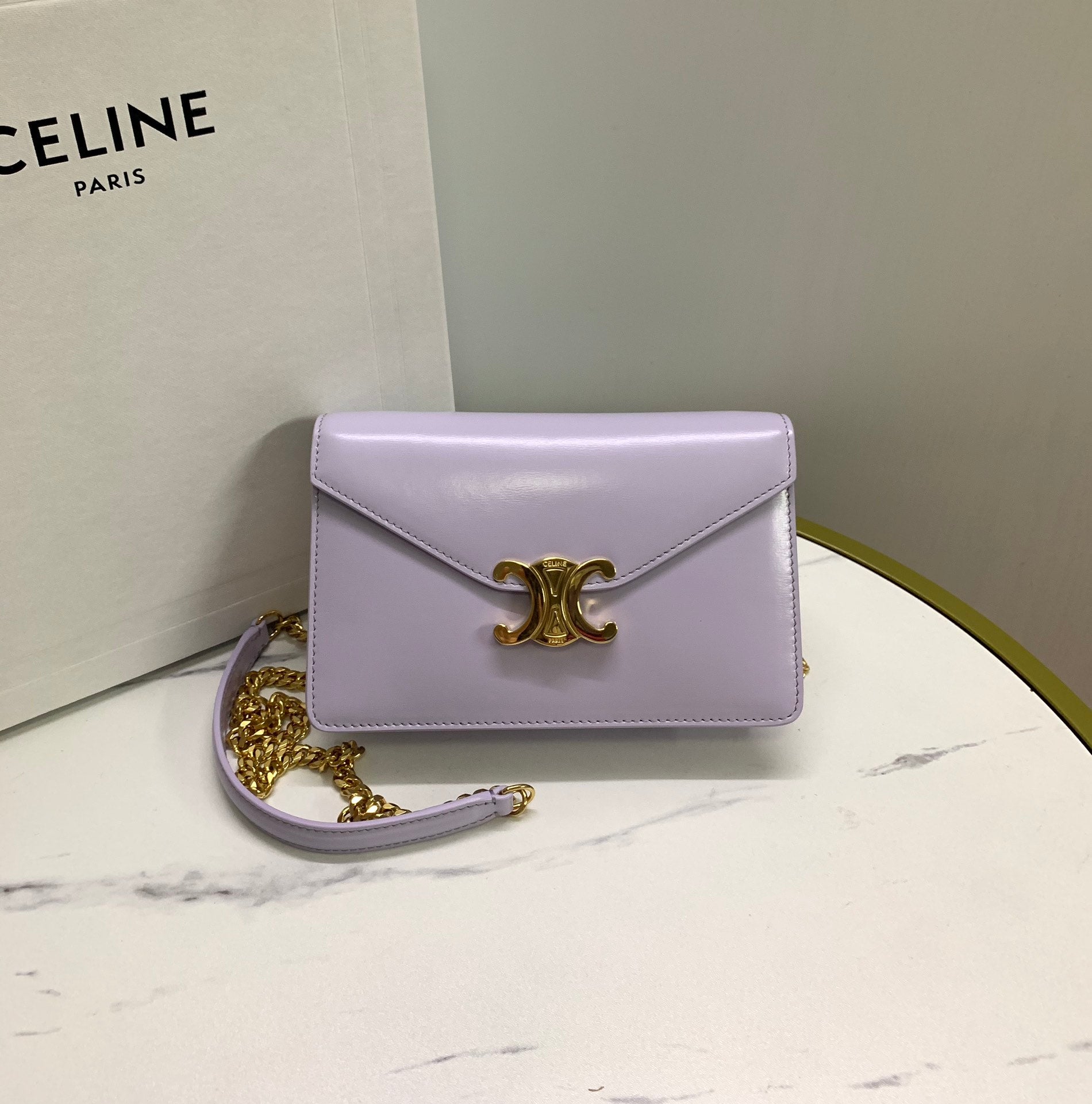 CELINE WALLET ON CHAIN MARGO 19 IN LIGHT LILAC SMOOTH CALFSKIN GOLD HARDWARE