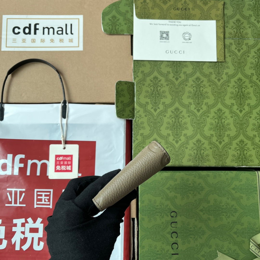 GUCCI WALLET 11 IN MOSS GREEN EMBOSSED CALFSKIN