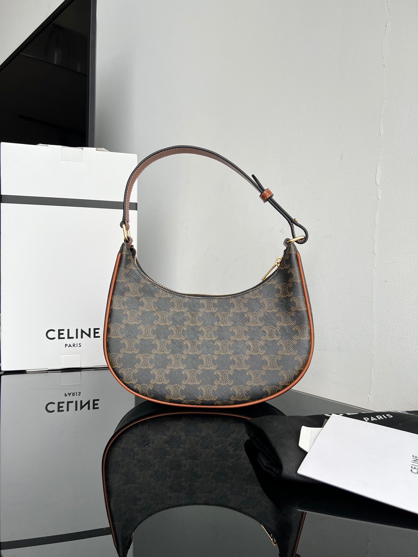 CELINE TRIPHOME 23 COWHIDE TAN CARO