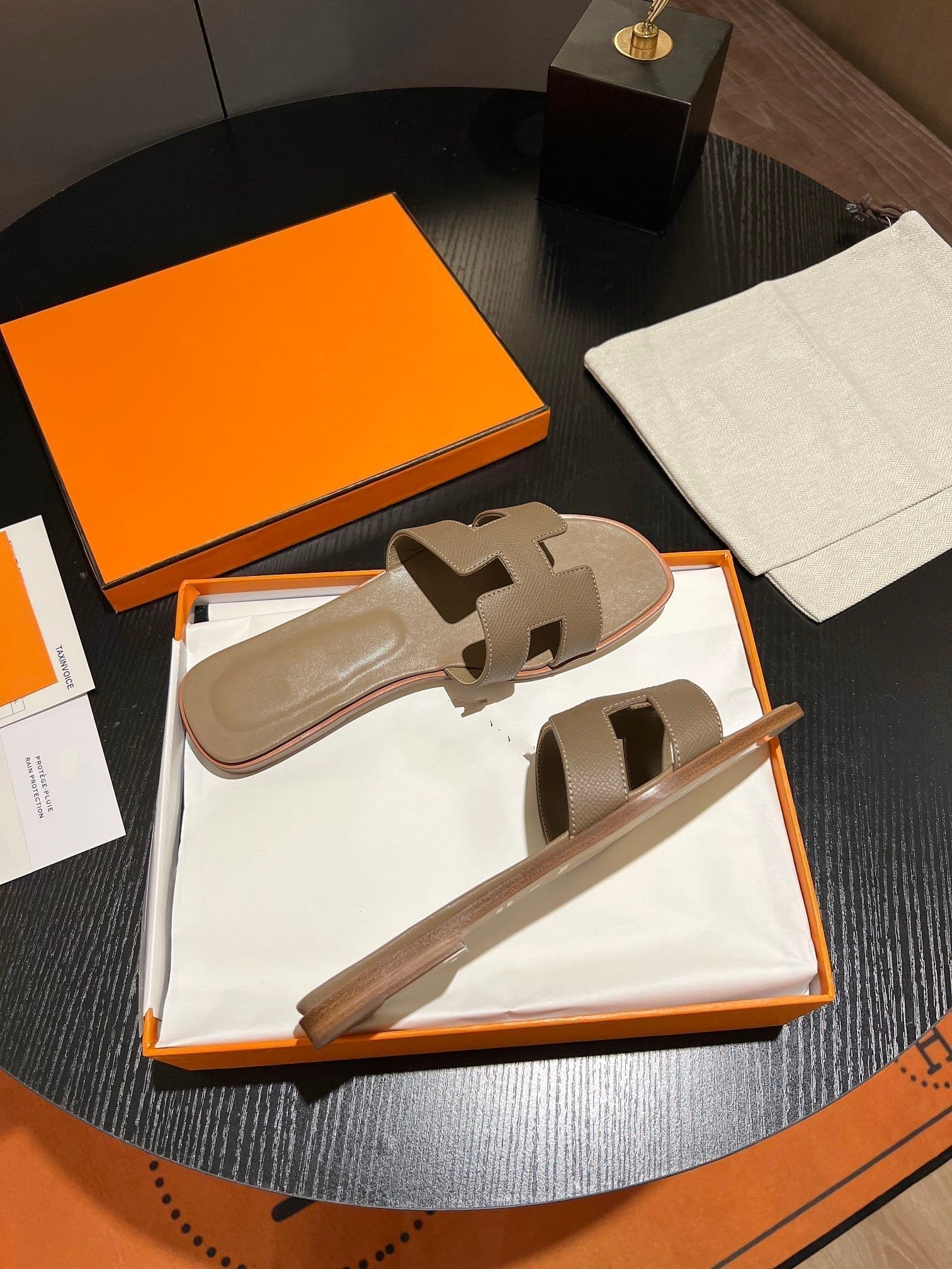 HERMES 0RAN SANDAL Leather Peanut