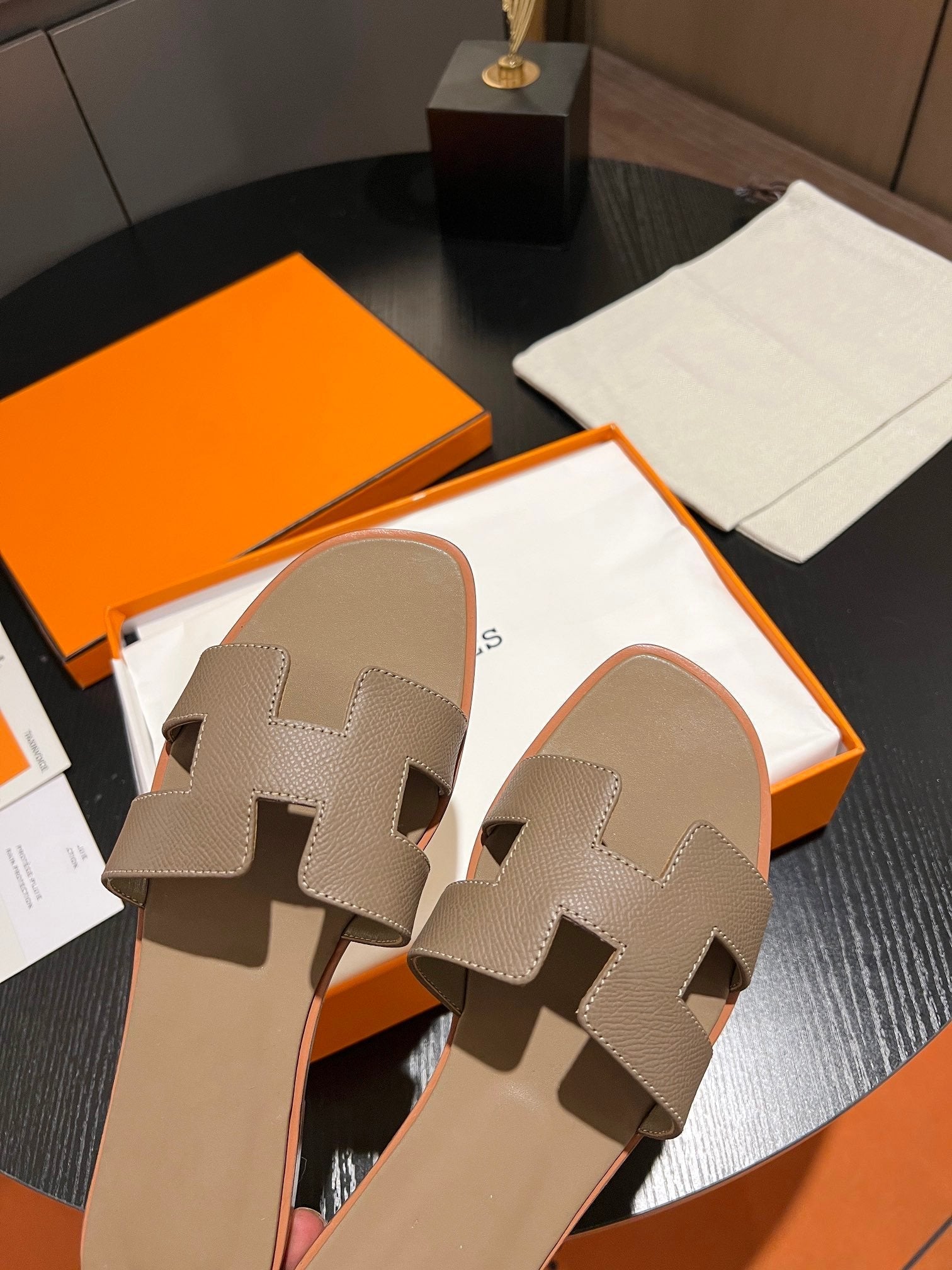 HERMES 0RAN SANDAL Leather Peanut