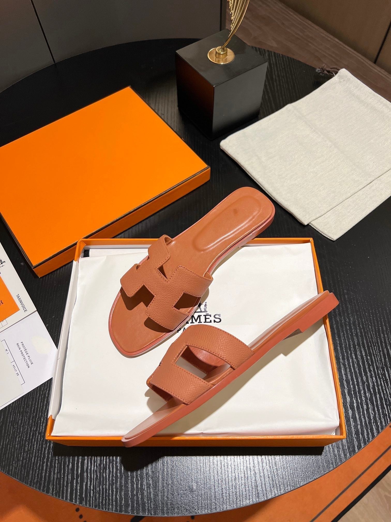 HERMES 0RAN SANDAL Leather Carrot