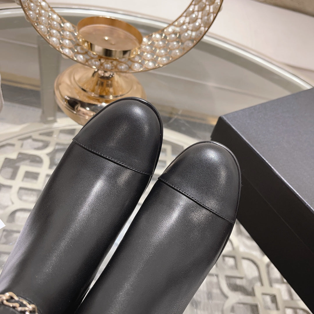 CHANEL MID-HEEL ANKLE BOOTS IN BLACK SMOOTH CALFSKIN