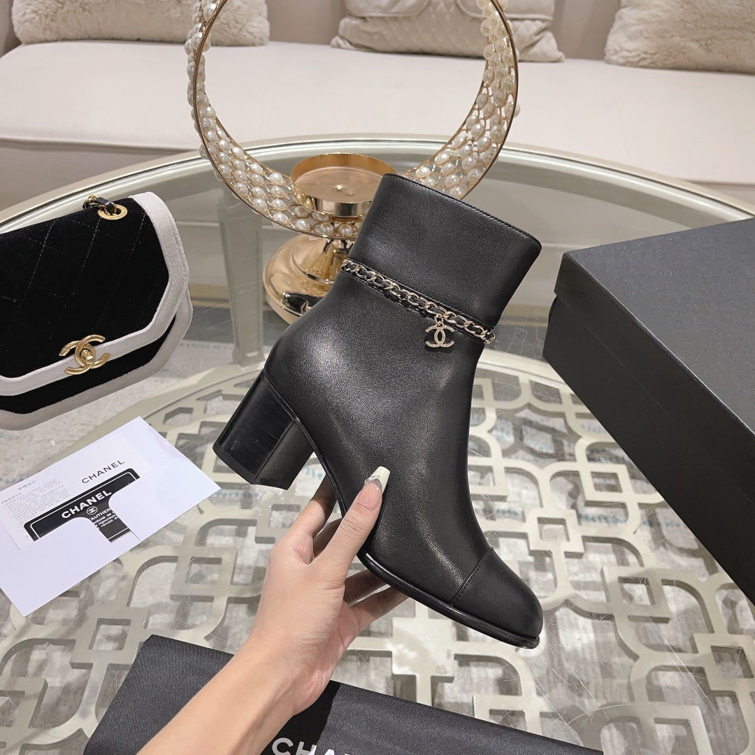 CHANEL MID-HEEL ANKLE BOOTS IN BLACK SMOOTH CALFSKIN