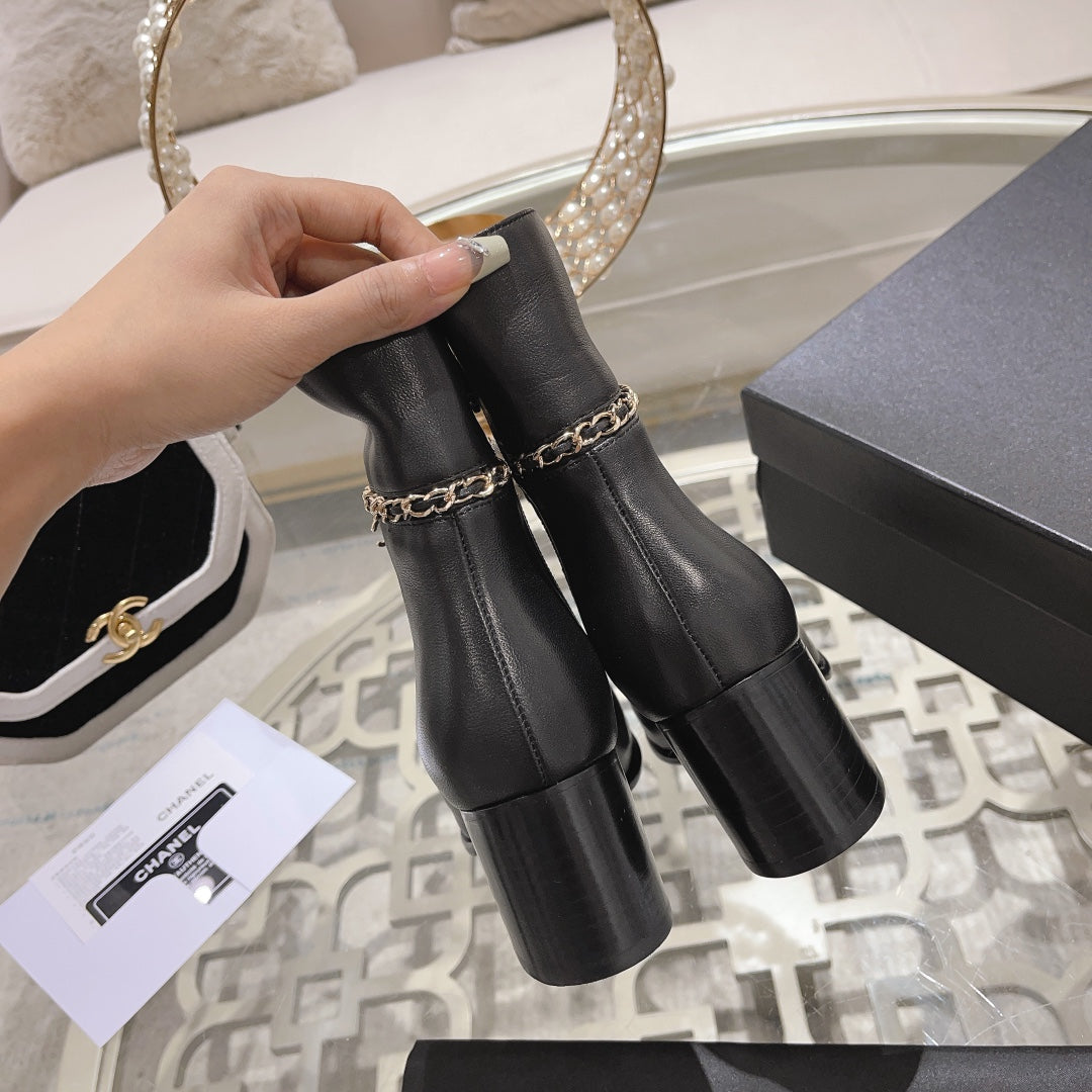 CHANEL MID-HEEL ANKLE BOOTS IN BLACK SMOOTH CALFSKIN