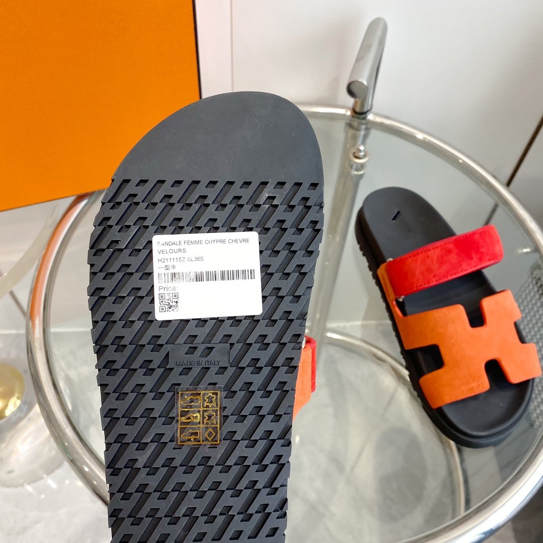 HERMES Chypre Sandal Orange Chapas / Red Suede
