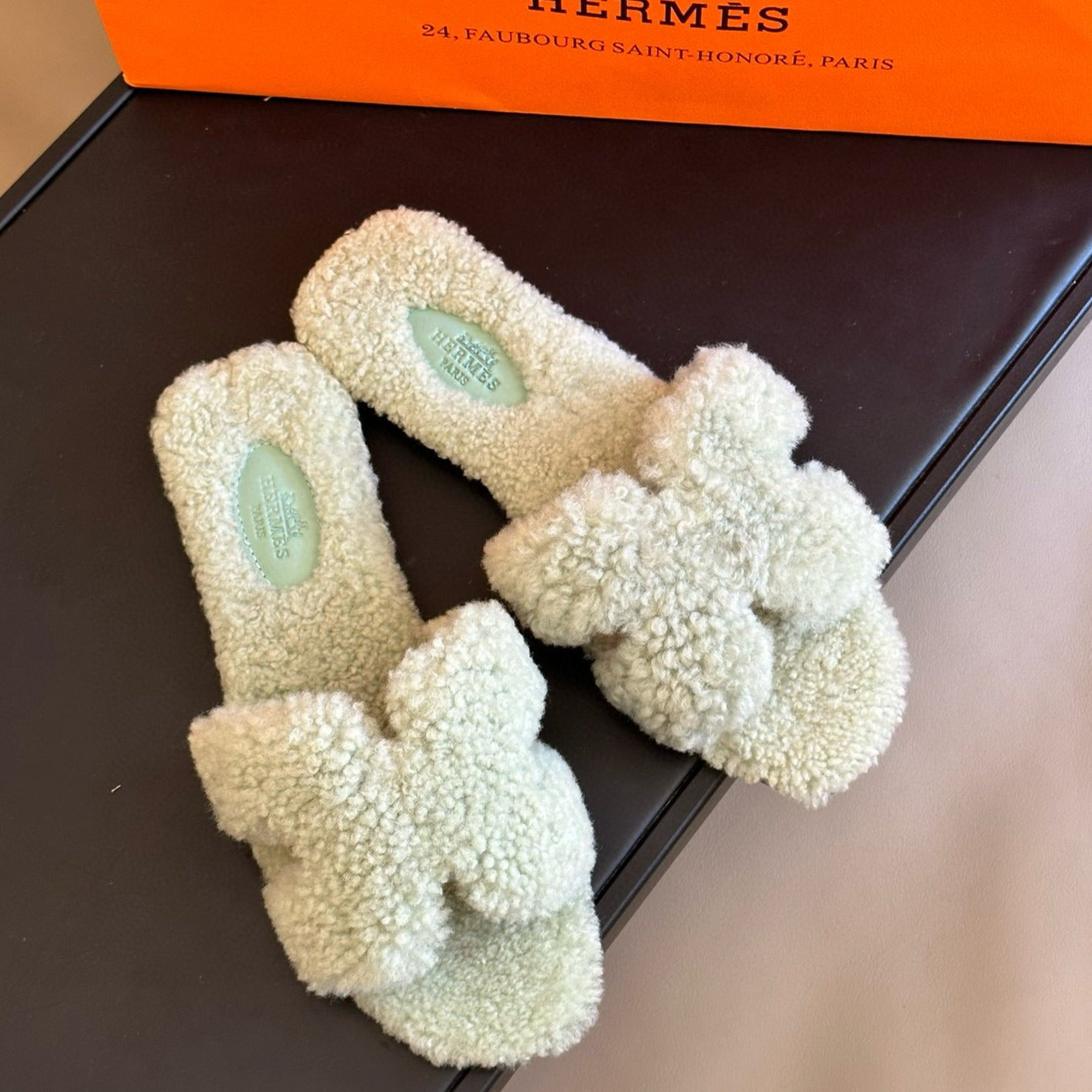HERMES 0RAN SANDAL SHEARLING LIGHT GREEN