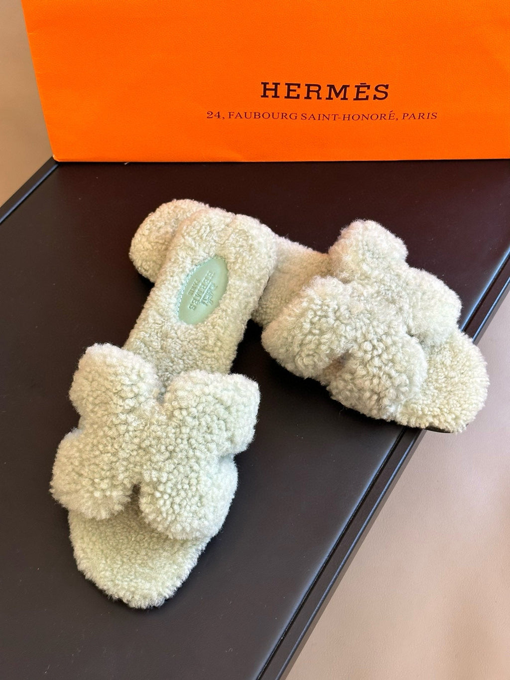 HERMES 0RAN SANDAL SHEARLING LIGHT GREEN