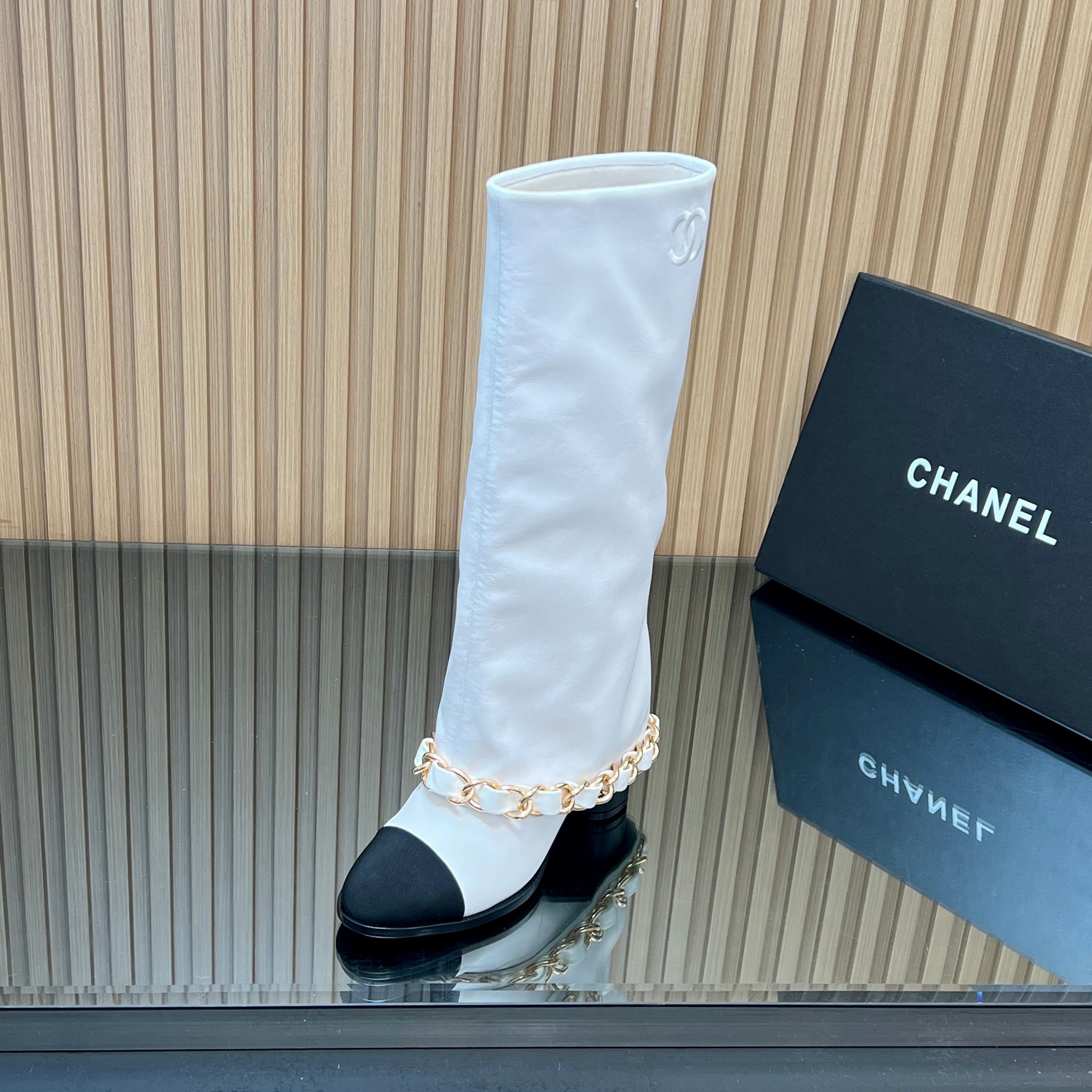 CHANEL 25S KNEE-HIGH HEELED BOOTS 65MM IN WHITE CALFSKIN GOLD HARDWARE