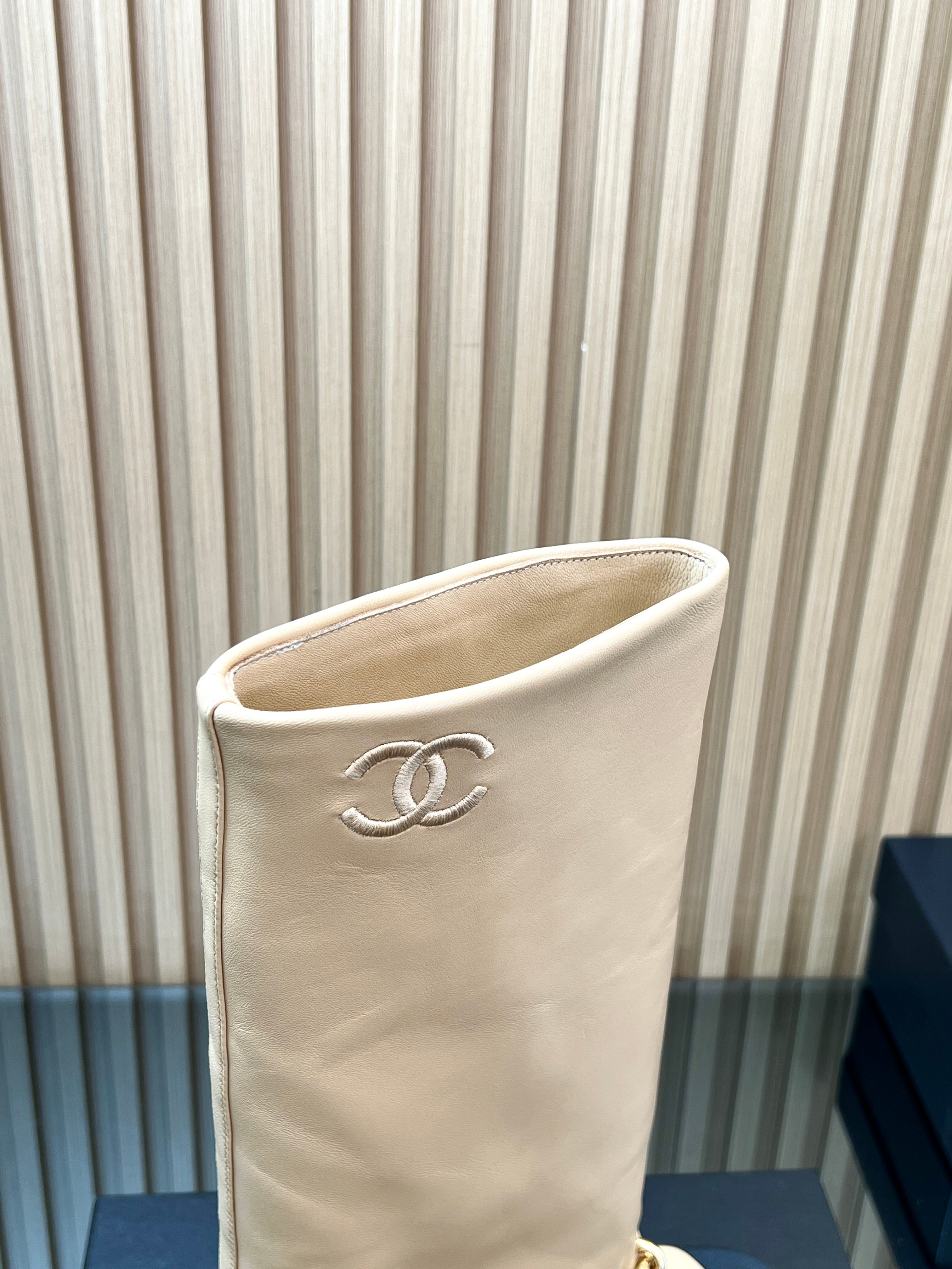 CHANEL 25S HIGH BOOTS 65MM IN BEIGE CALFSKIN GOLD HARDWARE
