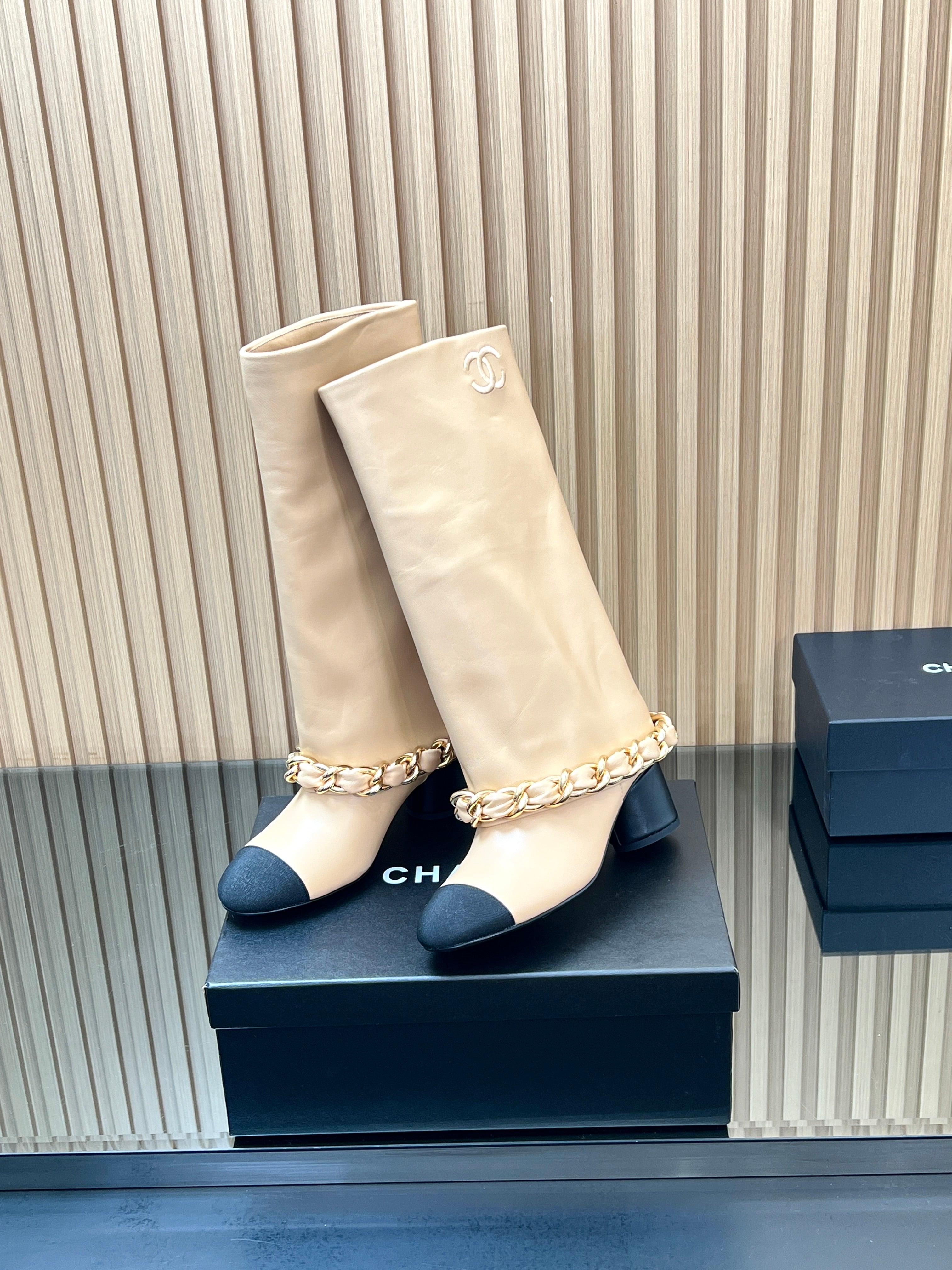 CHANEL 25S HIGH BOOTS 65MM IN BEIGE CALFSKIN GOLD HARDWARE