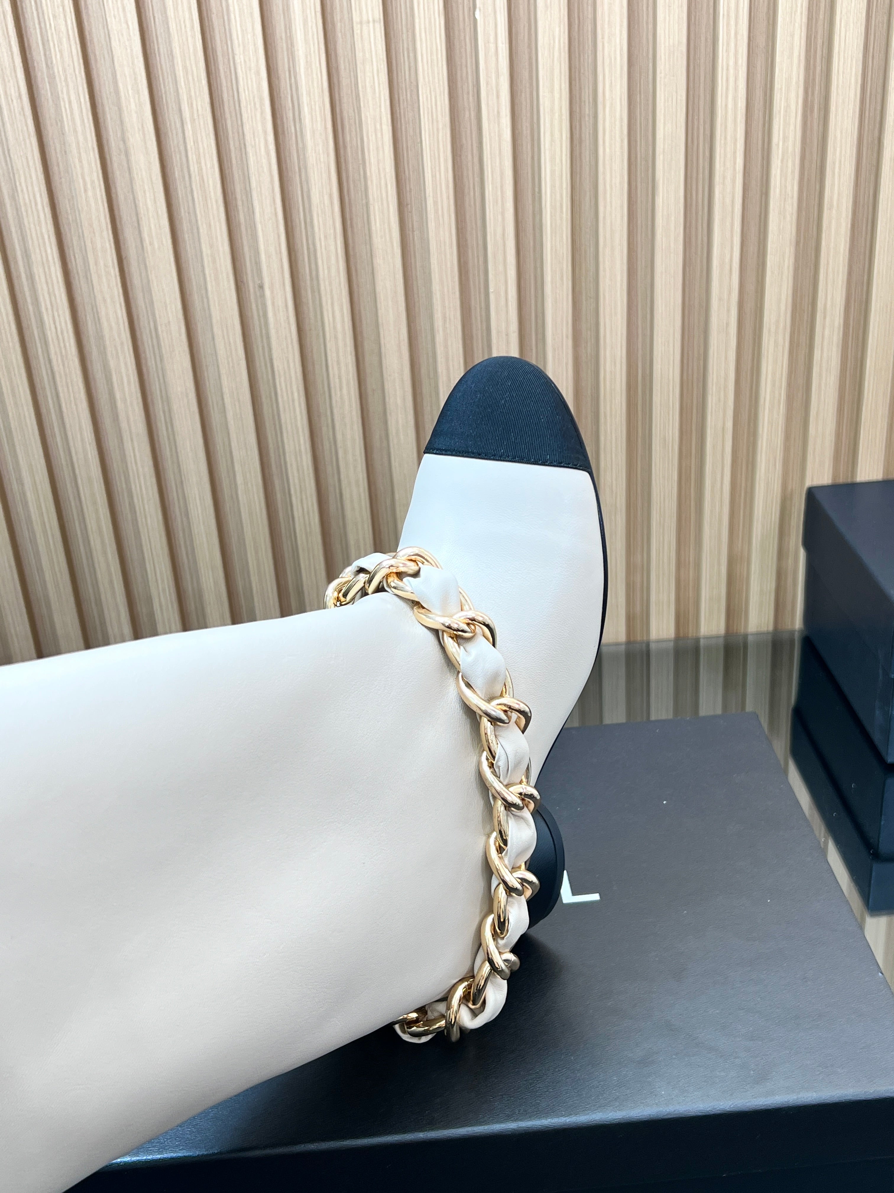 CHANEL 25S HIGH BOOTS 65MM IN WHITE CALFSKIN GOLD HARDWARE