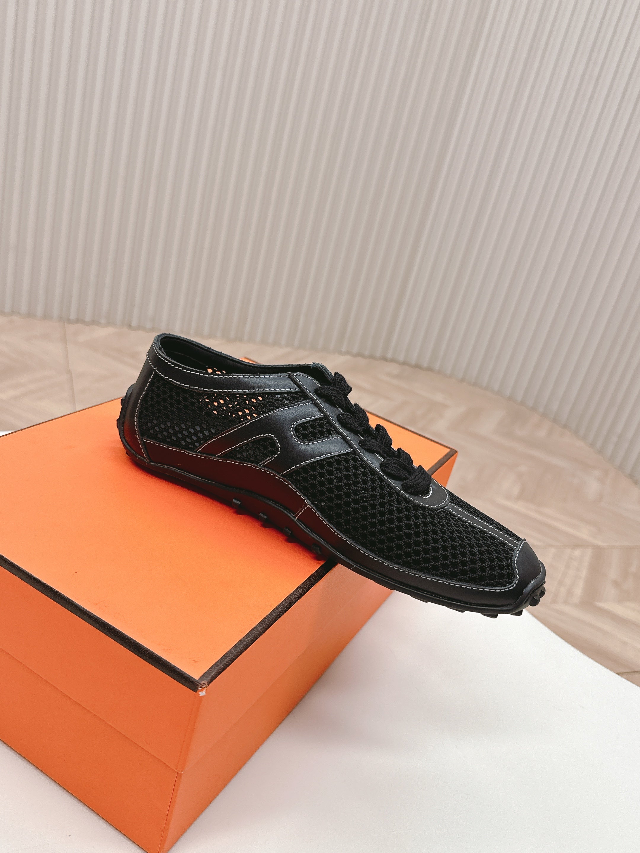 HERMES KIGA SNEAKER IN BLACK CROCHET KNIT AND CALFSKIN
