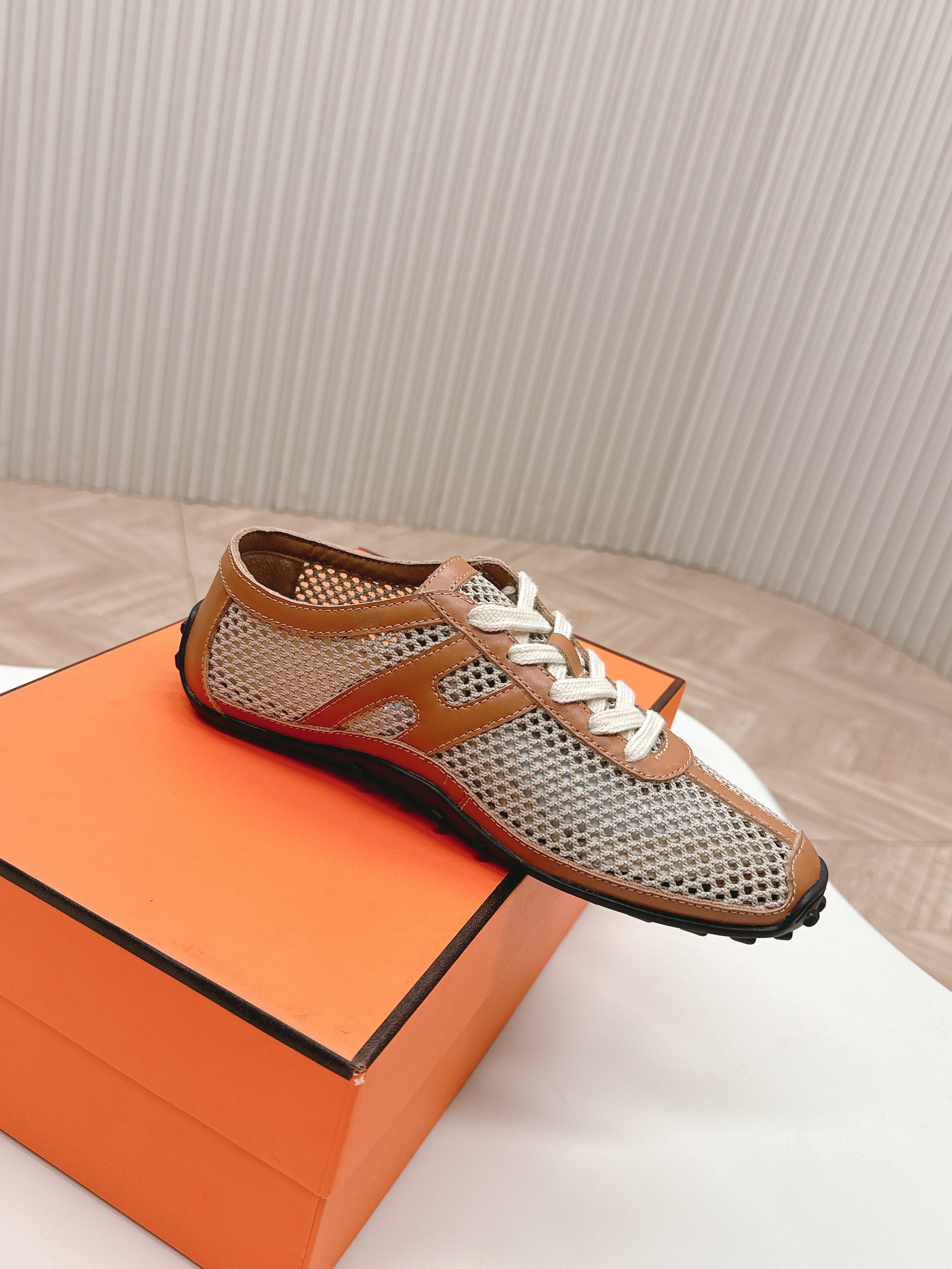 HERMES KIGA SNEAKER IN WHITE CROCHET KNIT AND BRONZE BROWN CALFSKIN