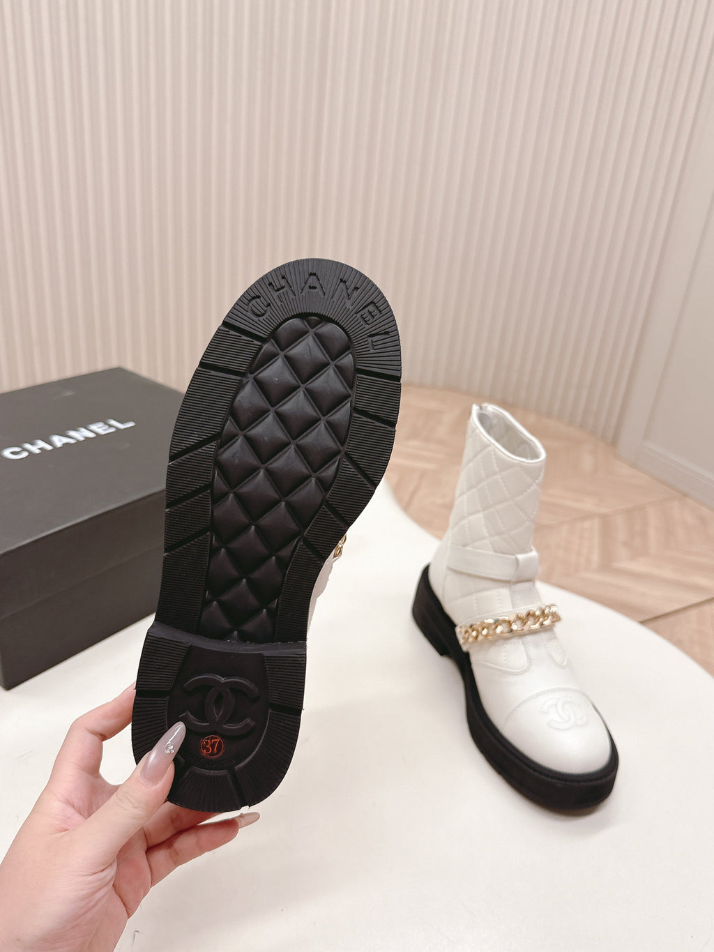CHANEL ANKLE BOOTS 25S IN WHITE LAMBSKIN WITH GOLD HARDWARE