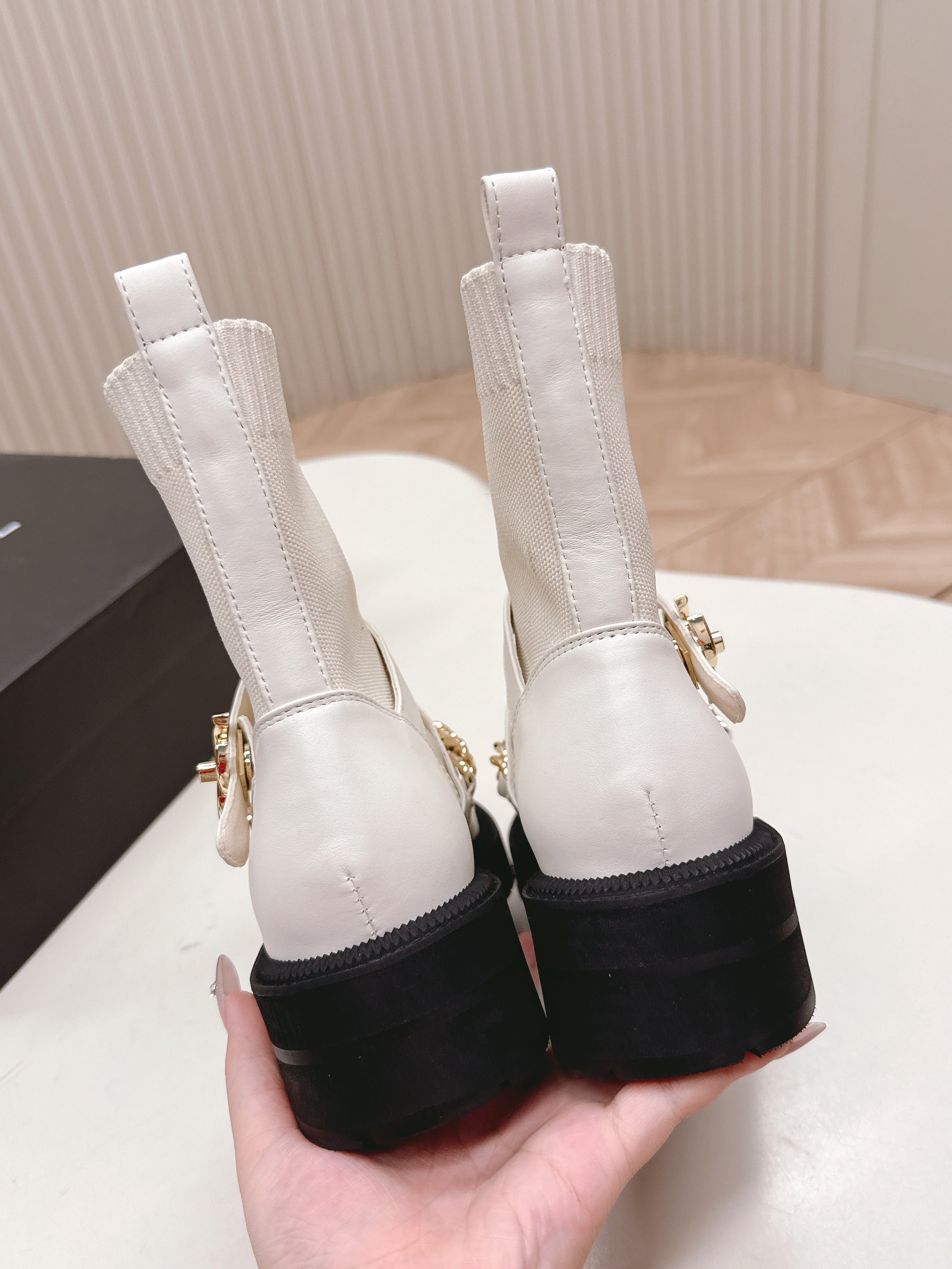 CHANEL ANKLE BOOTS 25S IN CREAM WHITE LAMBSKIN AND FABRIC WITH GOLD HARDWARE