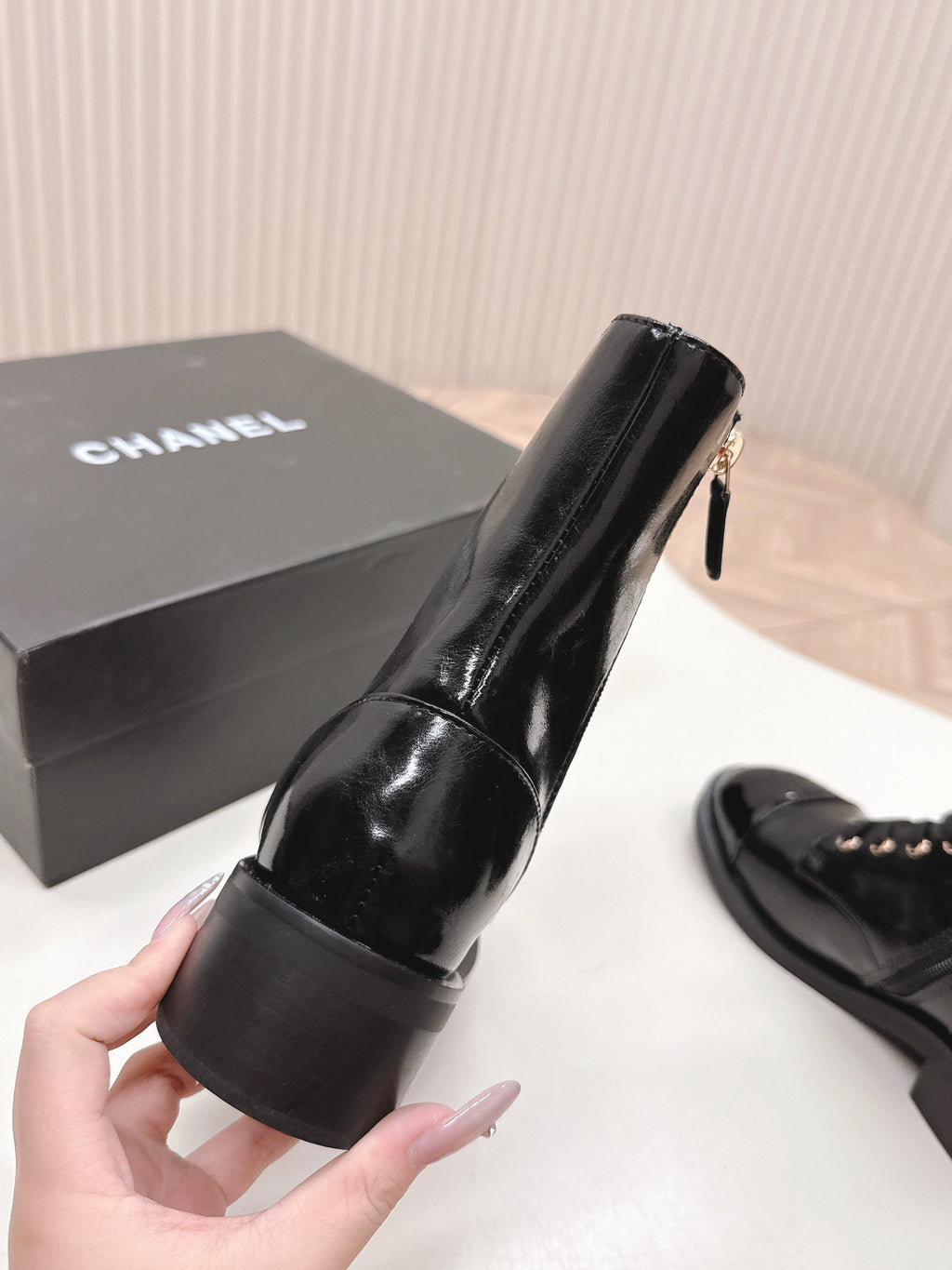 CHANEL ANKLE BOOTS 25S IN BLACK SHINY LAMBSKIN WITH ZIPPER