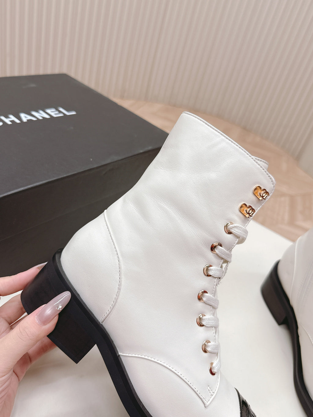 CHANEL ANKLE BOOTS 25S IN WHITE MIX BLACK LAMBSKIN WITH ZIPPER