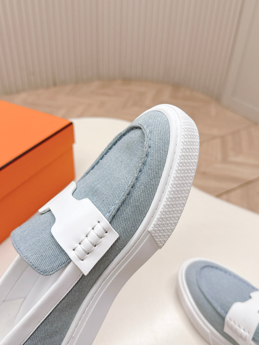 HERMES 25S SLIP-ON IN BLUE DENIM AND WHITE LAMBSKIN