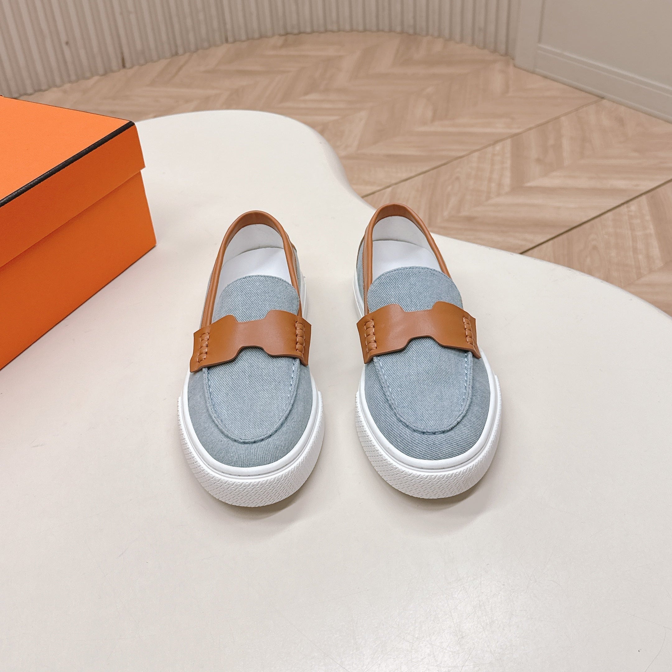 HERMES 25S SLIP-ON IN BLUE DENIM AND BROWN LAMBSKIN
