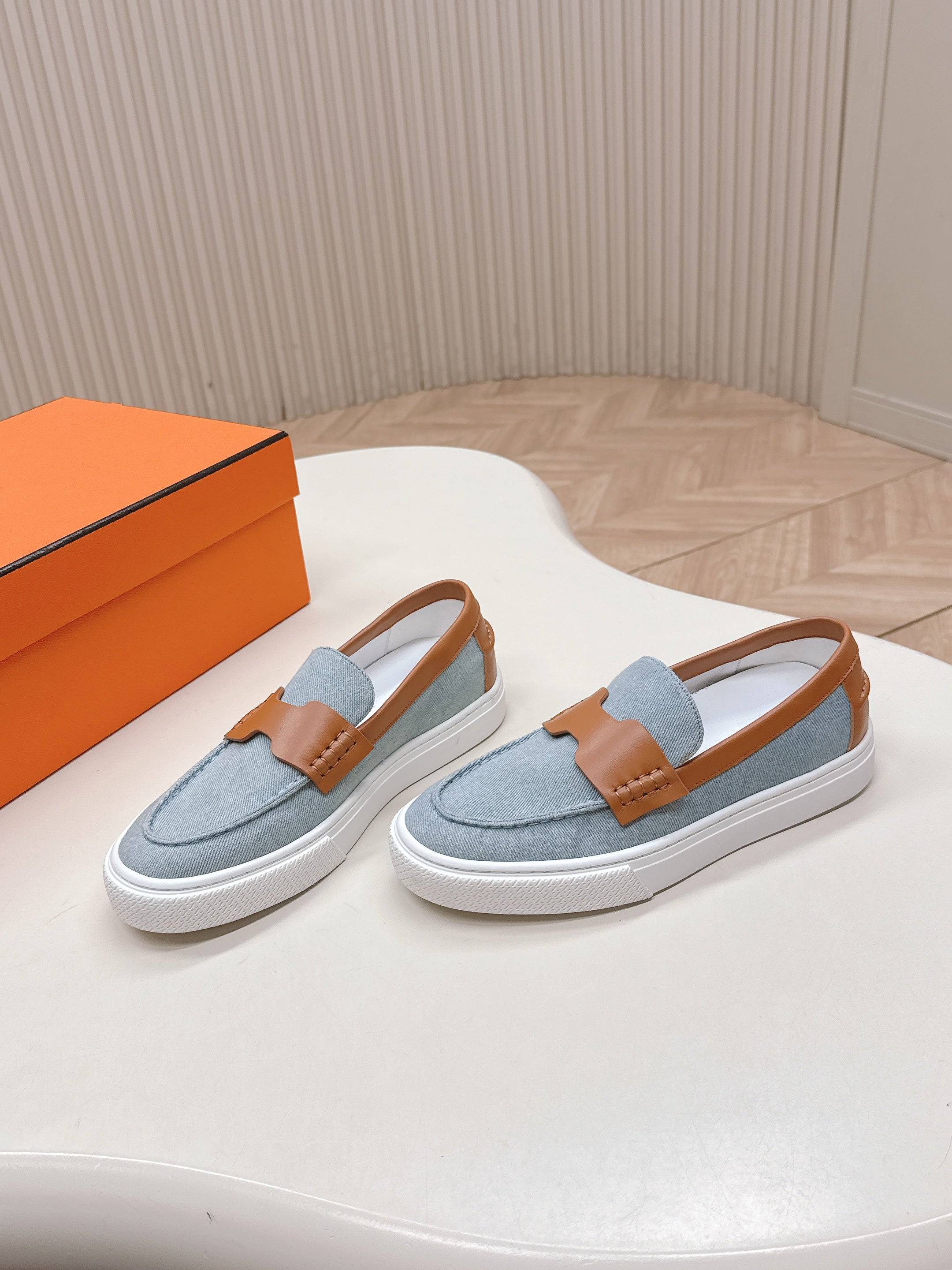 HERMES 25S SLIP-ON IN BLUE DENIM AND BROWN LAMBSKIN