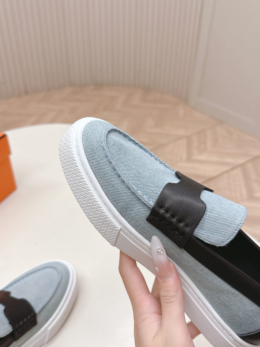 HERMES 25S SLIP-ON IN BLUE DENIM AND BLACK LAMBSKIN