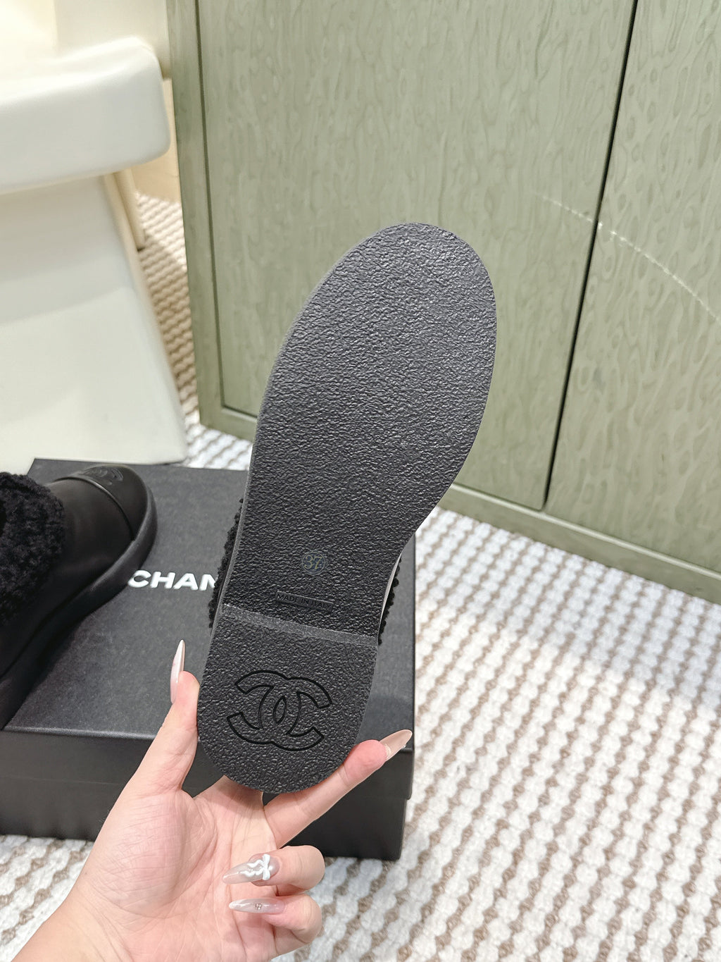 CHANEL 25S SHORT BOOTS IN BLACK CALFSKIN WITH SHEEPSKIN LINING