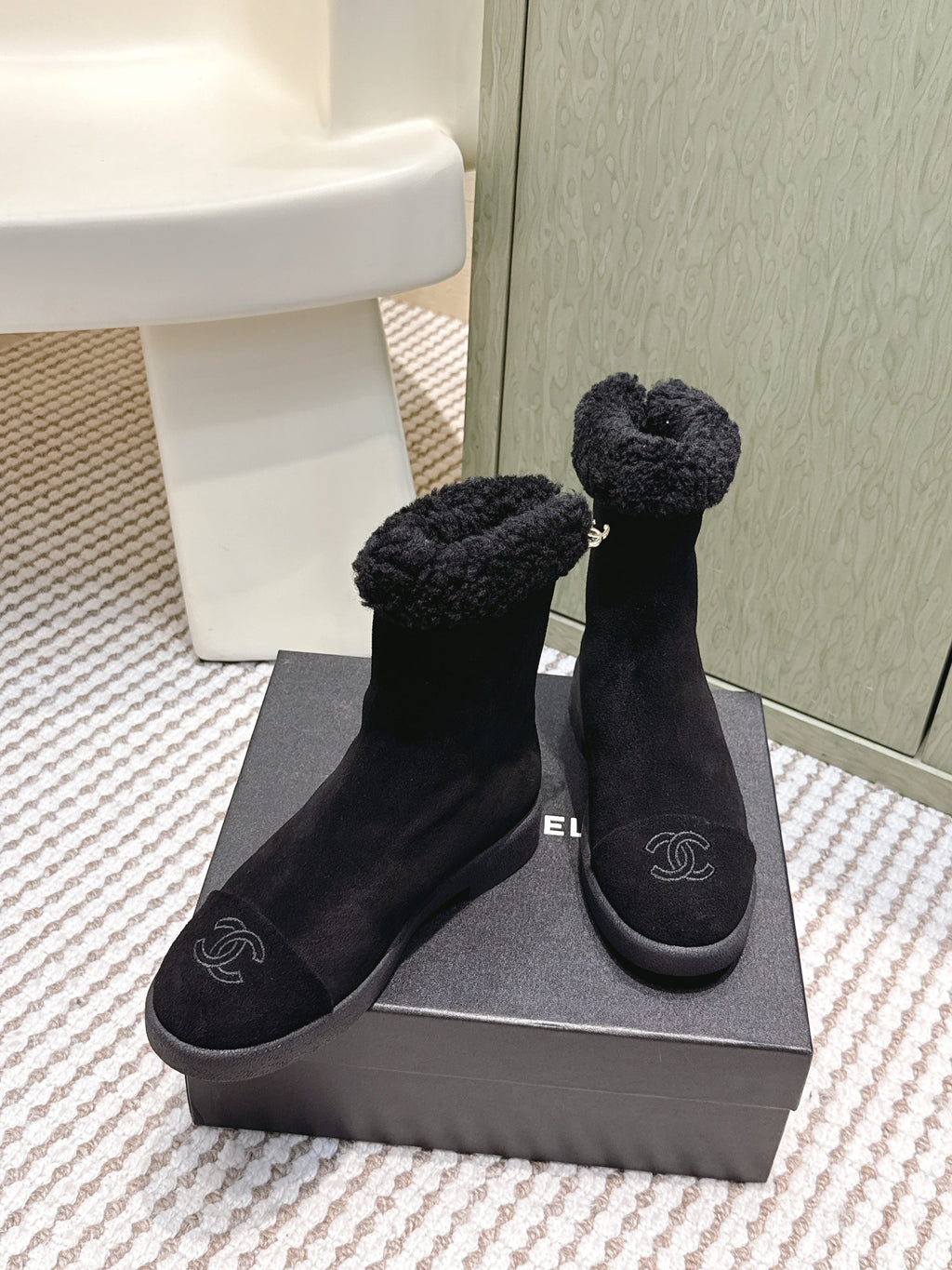 CHANEL 25S CALF-HIGH BOOTS IN BLACK SUEDE LINED WITH SHEEPSKIN
