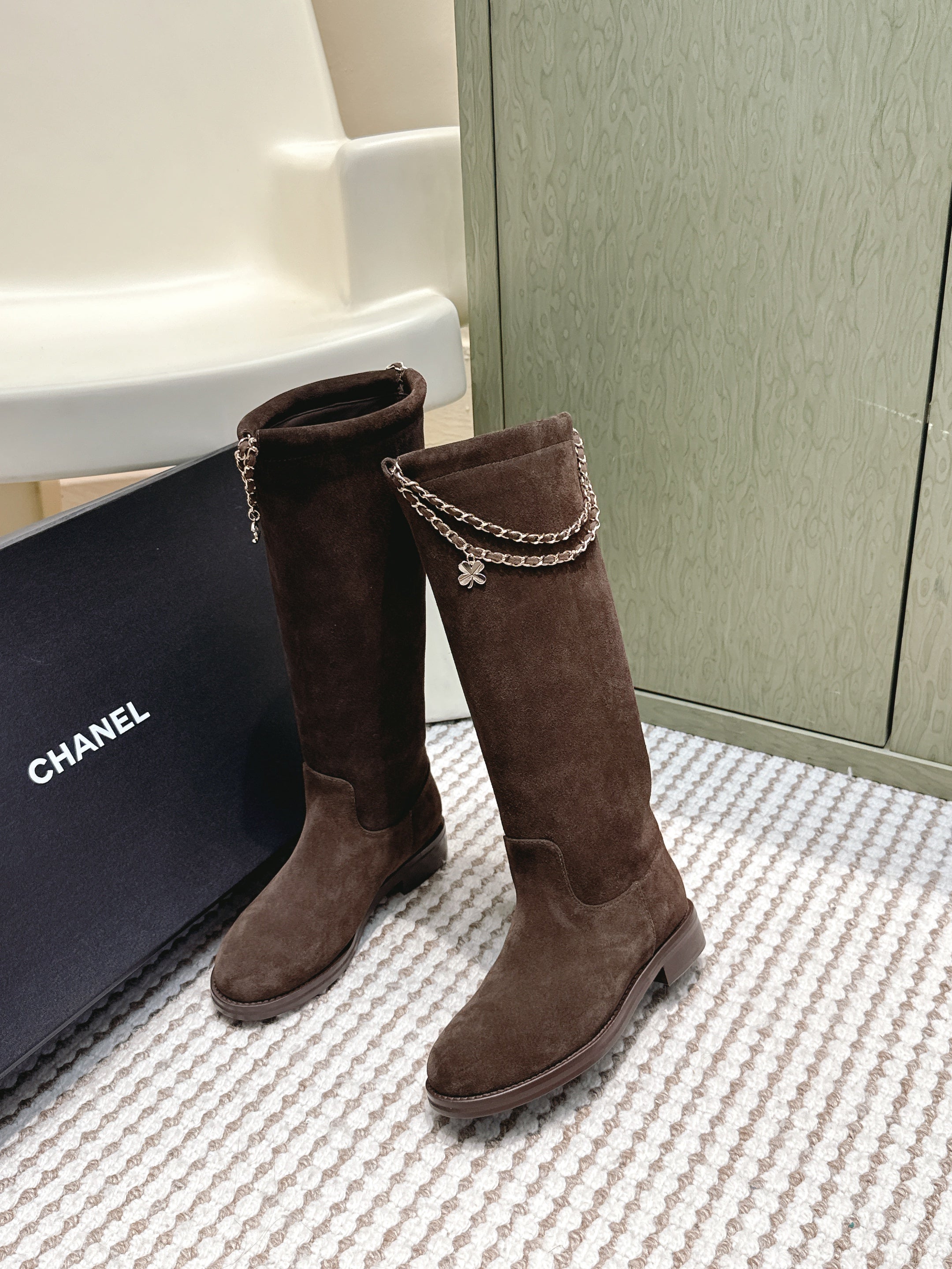 CHANEL 25S KNEE-HIGH BOOTS IN DARK BROWN SUEDE GOLD HARDWARE