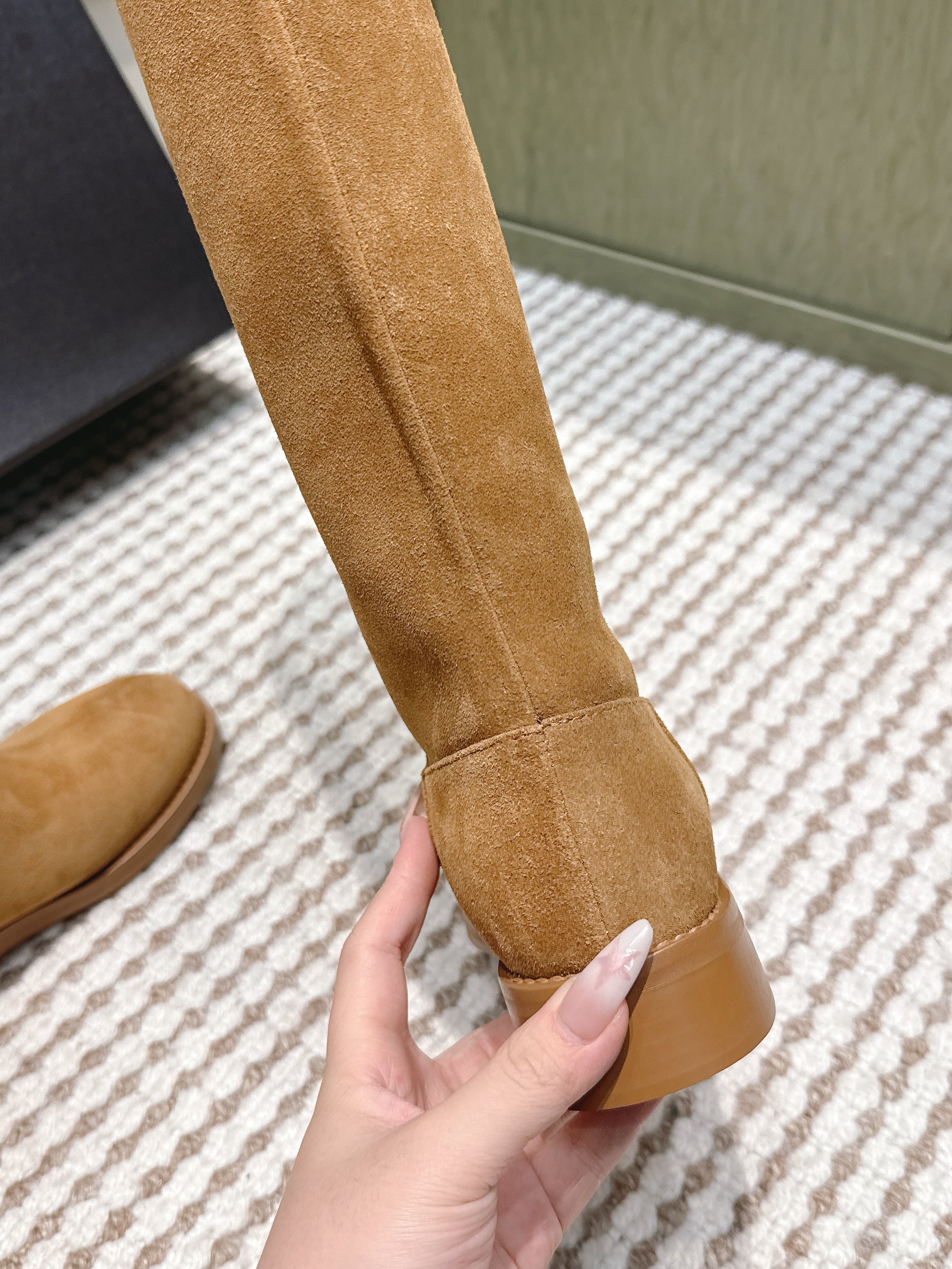 CHANEL 25S KNEE-HIGH BOOTS IN CARAMEL SUEDE GOLD HARDWARE