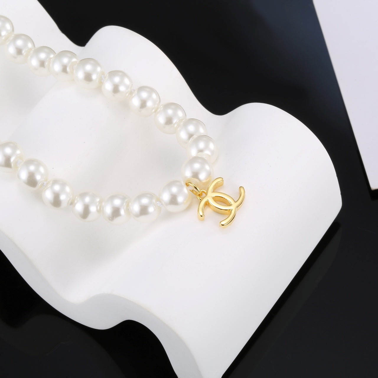 18K  Chanel Pearls Necklace