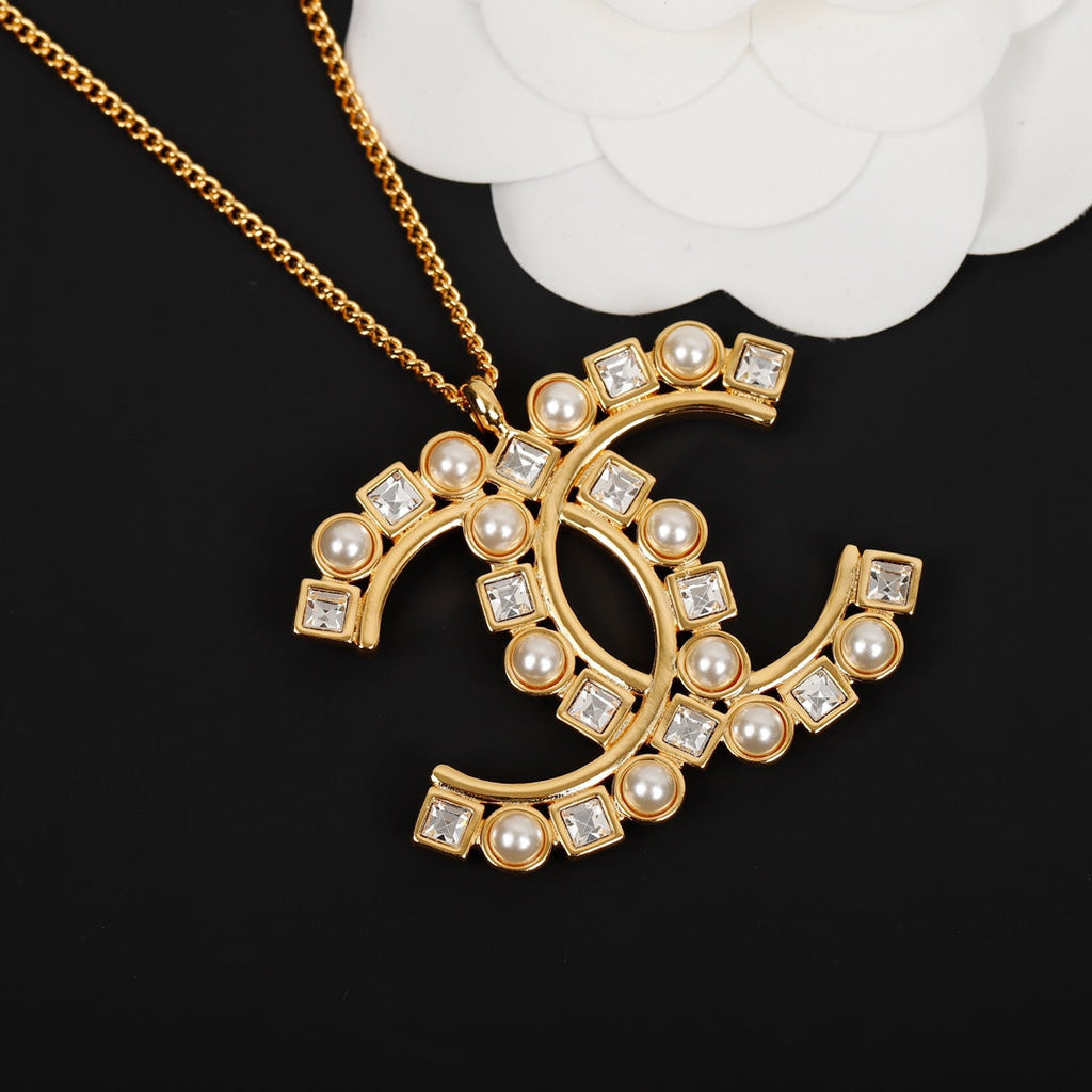 18K  Chanel Vintage Necklace