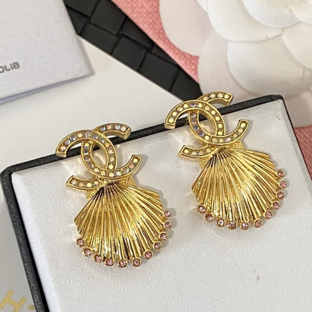 18K  Chanel Shell Pendant Earrings