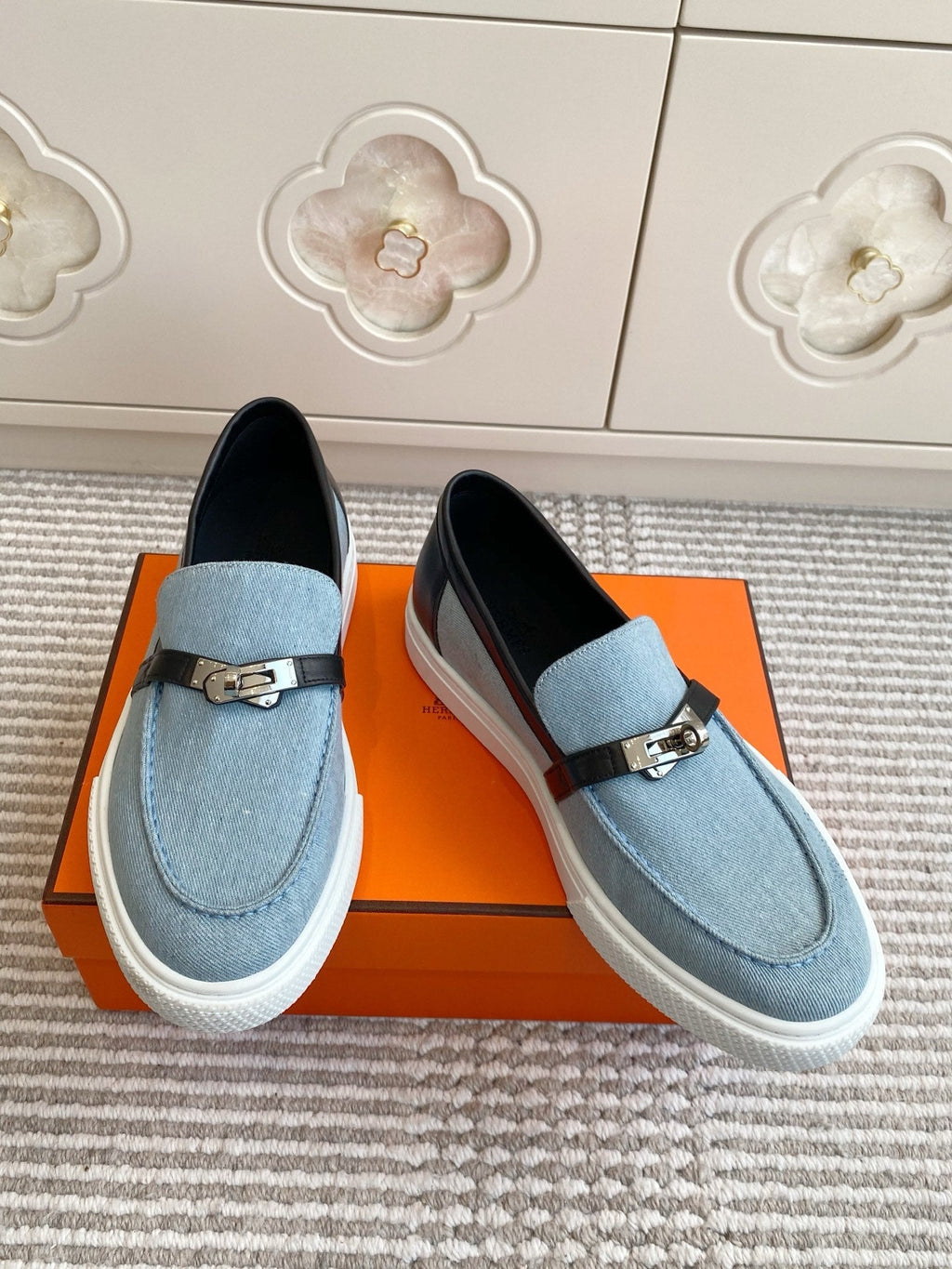 HERMES 25S SLIP-ON IN SKY BLUE CANVAS AND BLACK LAMBSKIN WITH SILVER HARDWARE