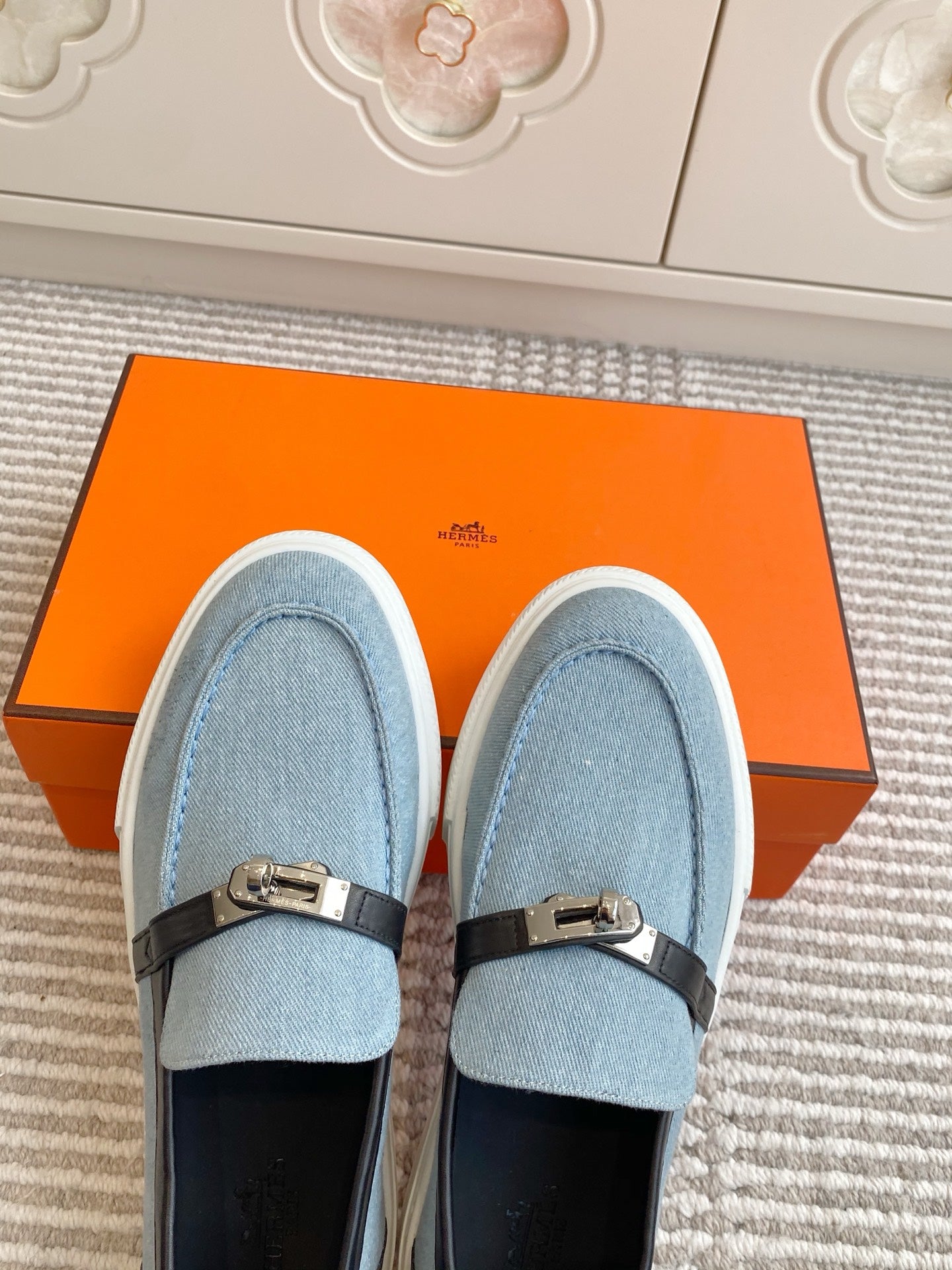 HERMES 25S SLIP-ON IN SKY BLUE CANVAS AND BLACK LAMBSKIN WITH SILVER HARDWARE