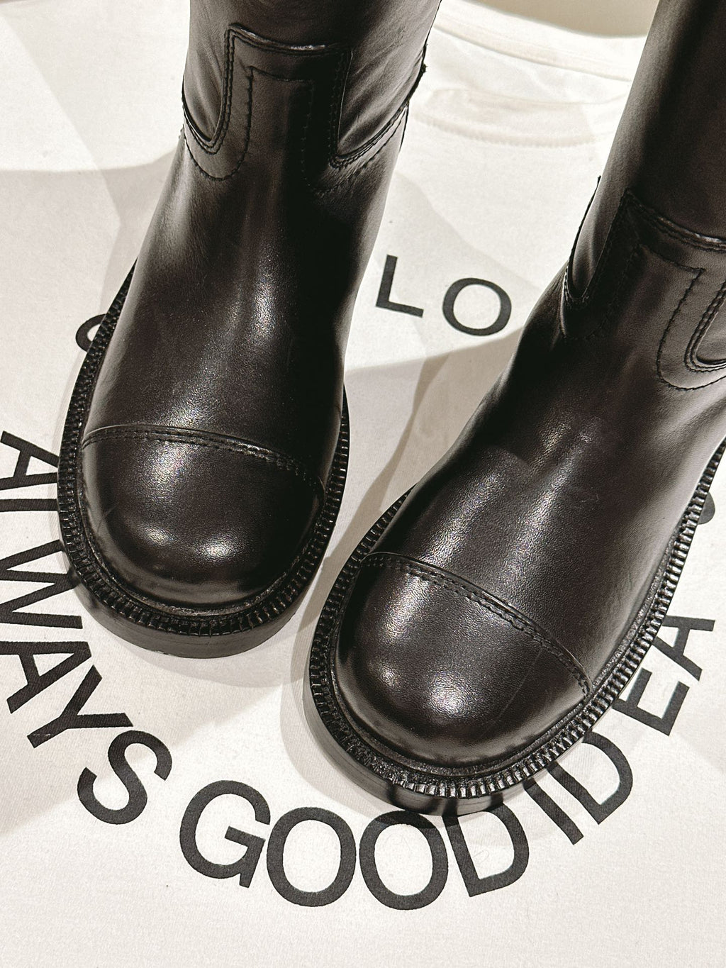 CHANEL HIGH BOOTS BLACK CALFSKIN