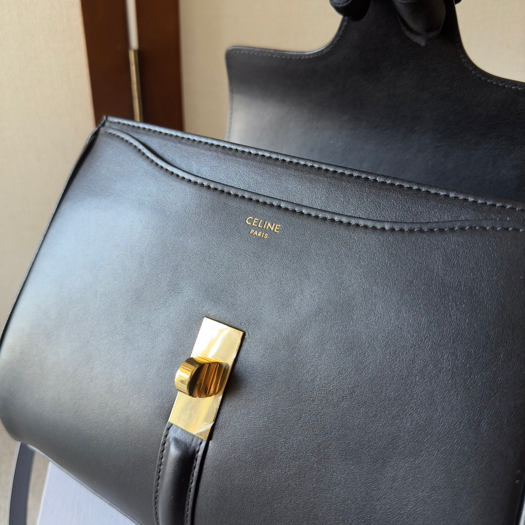 CELINE CLASSIQUE BAG 23 IN BLACK CALFSKIN GOLD HARDWARE