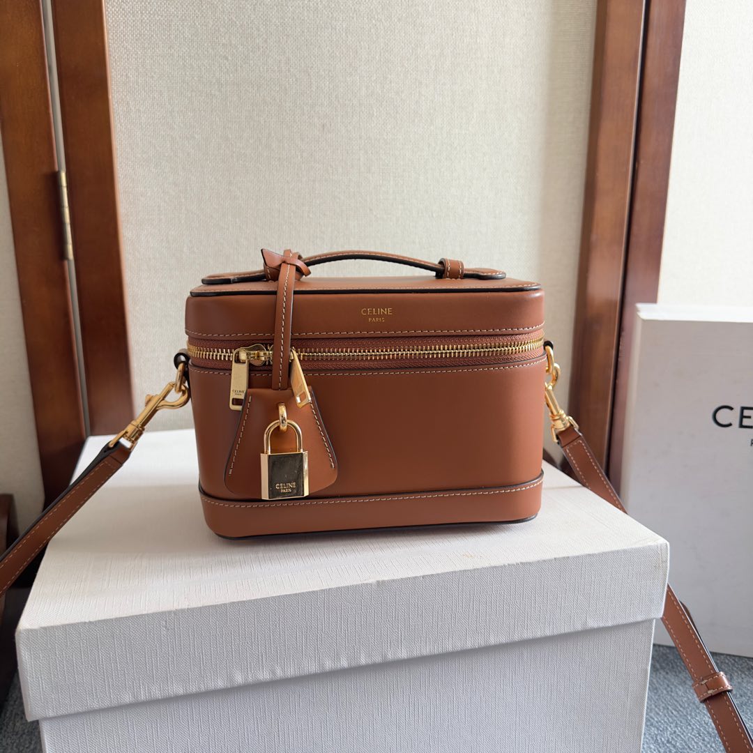 CELINE VANITY 18 IN SADDLE BROWN SMOOTH CALFSKIN GOLD HARDWARE