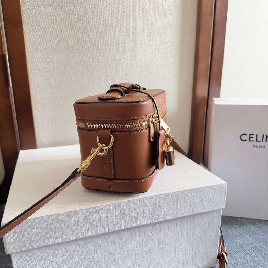 CELINE VANITY 18 IN SADDLE BROWN SMOOTH CALFSKIN GOLD HARDWARE