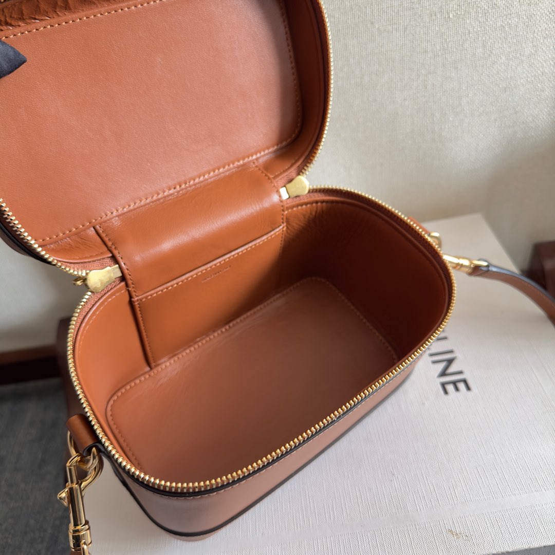 CELINE VANITY 18 IN SADDLE BROWN SMOOTH CALFSKIN GOLD HARDWARE