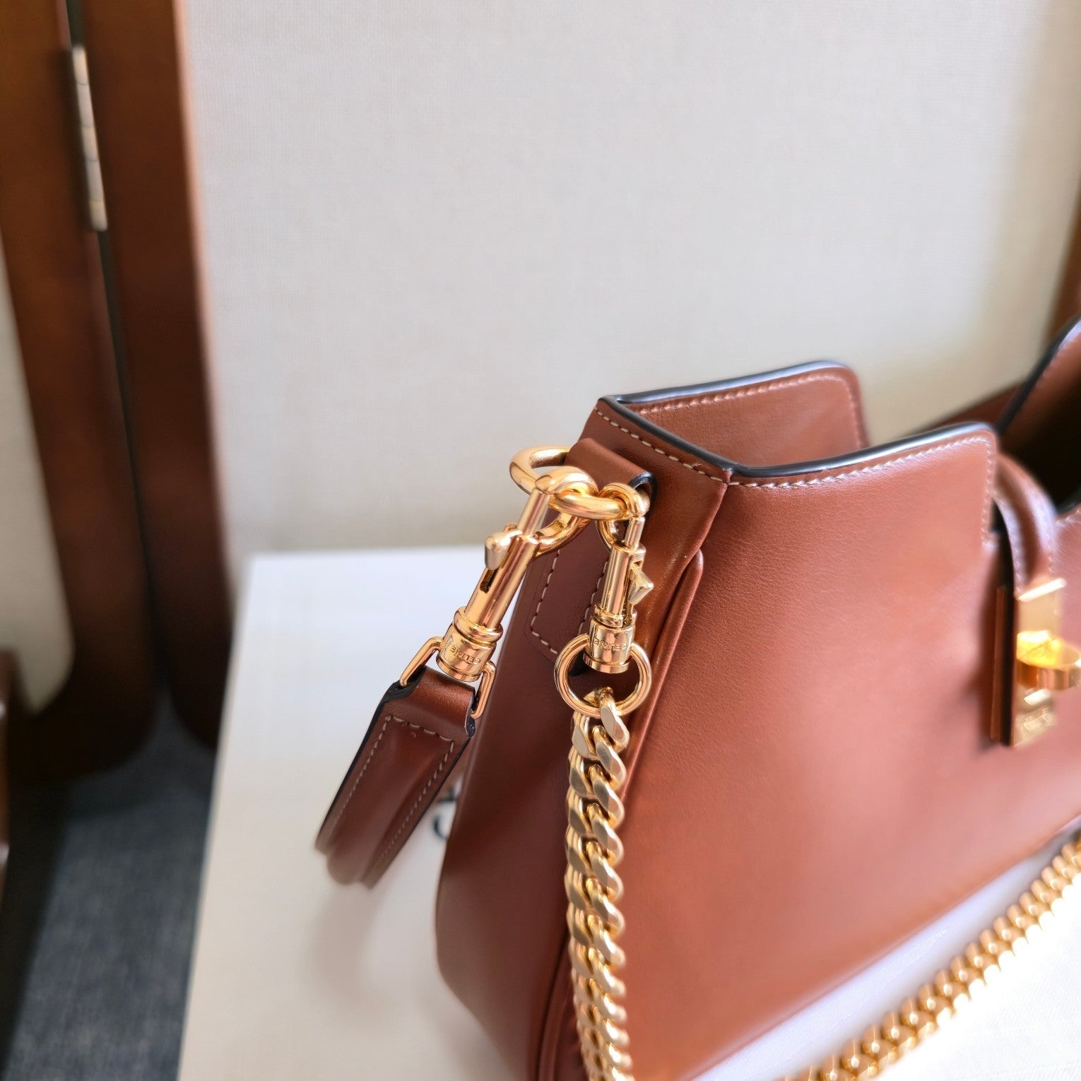 CELINE 25S SHOULDER CAMILLE 16 SOFT 27MM IN BROWN CALFSKIN GOLD HARDWARE