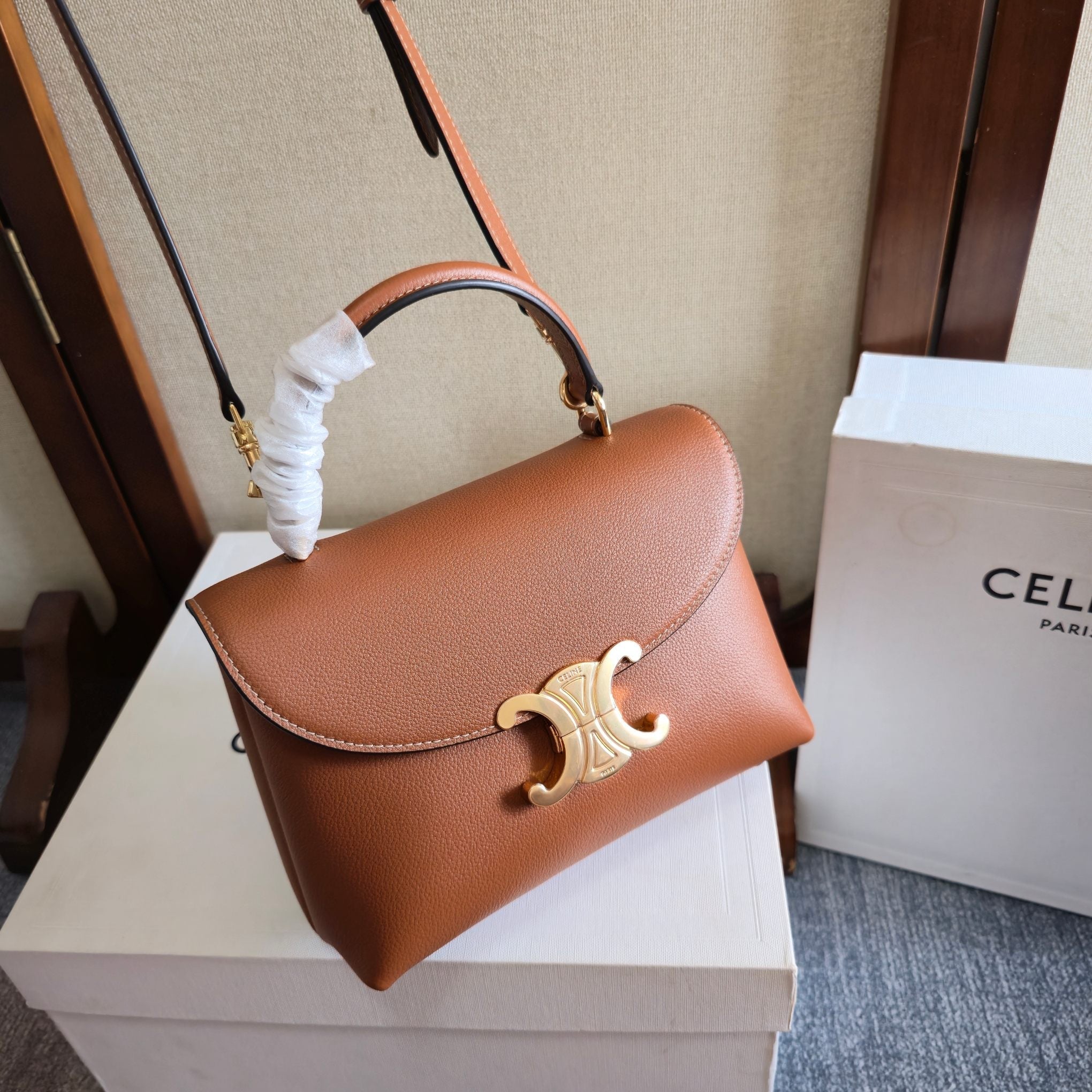 CELINE 25S NINO BAG 20MM IN CARAMEL BROWN GRAINED CALFSKIN GOLD HARDWARE