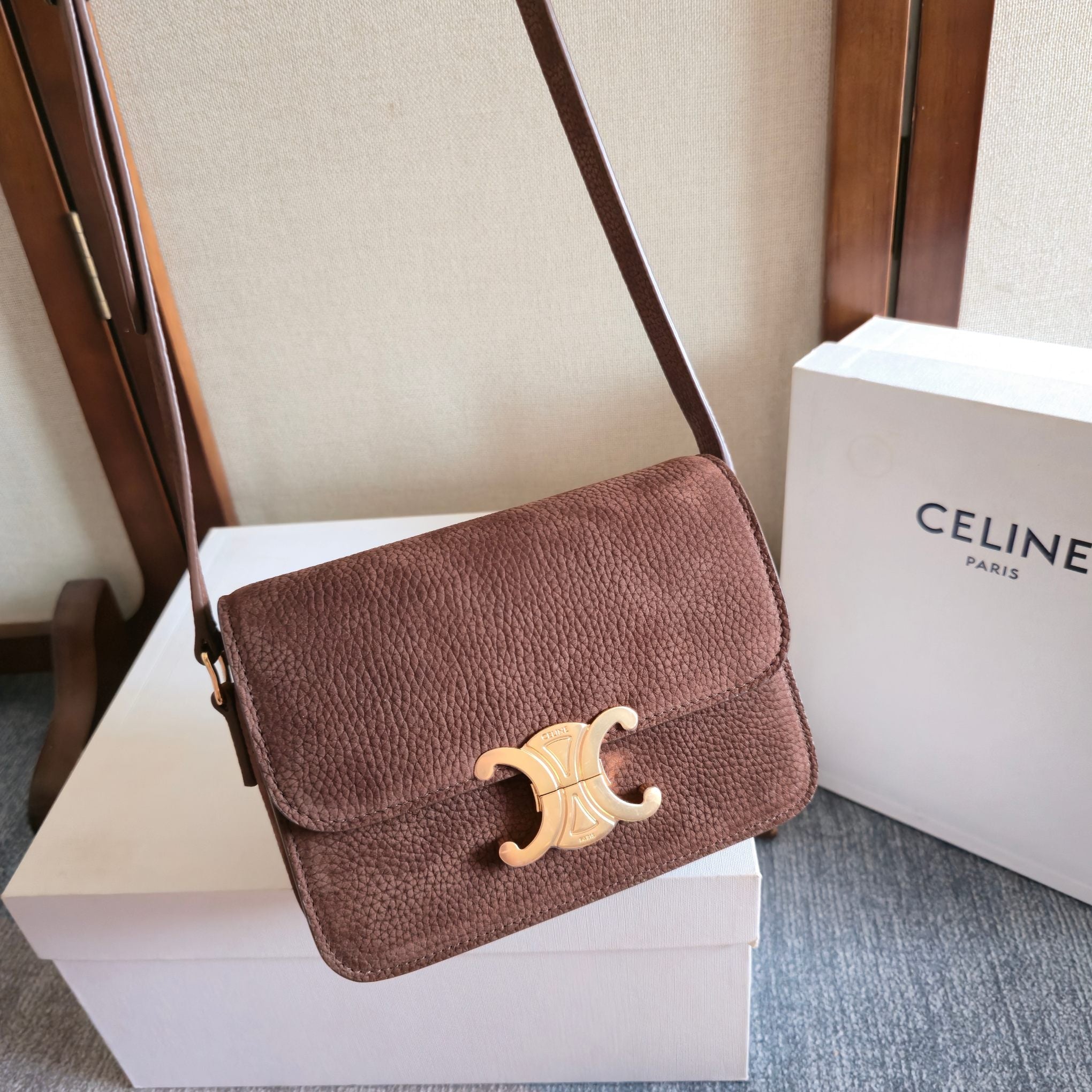 CELINE 25S TEEN TRIOMPHE BAG 18MM IN DARK BROWN GRAINED NUBUCK CALFSKIN