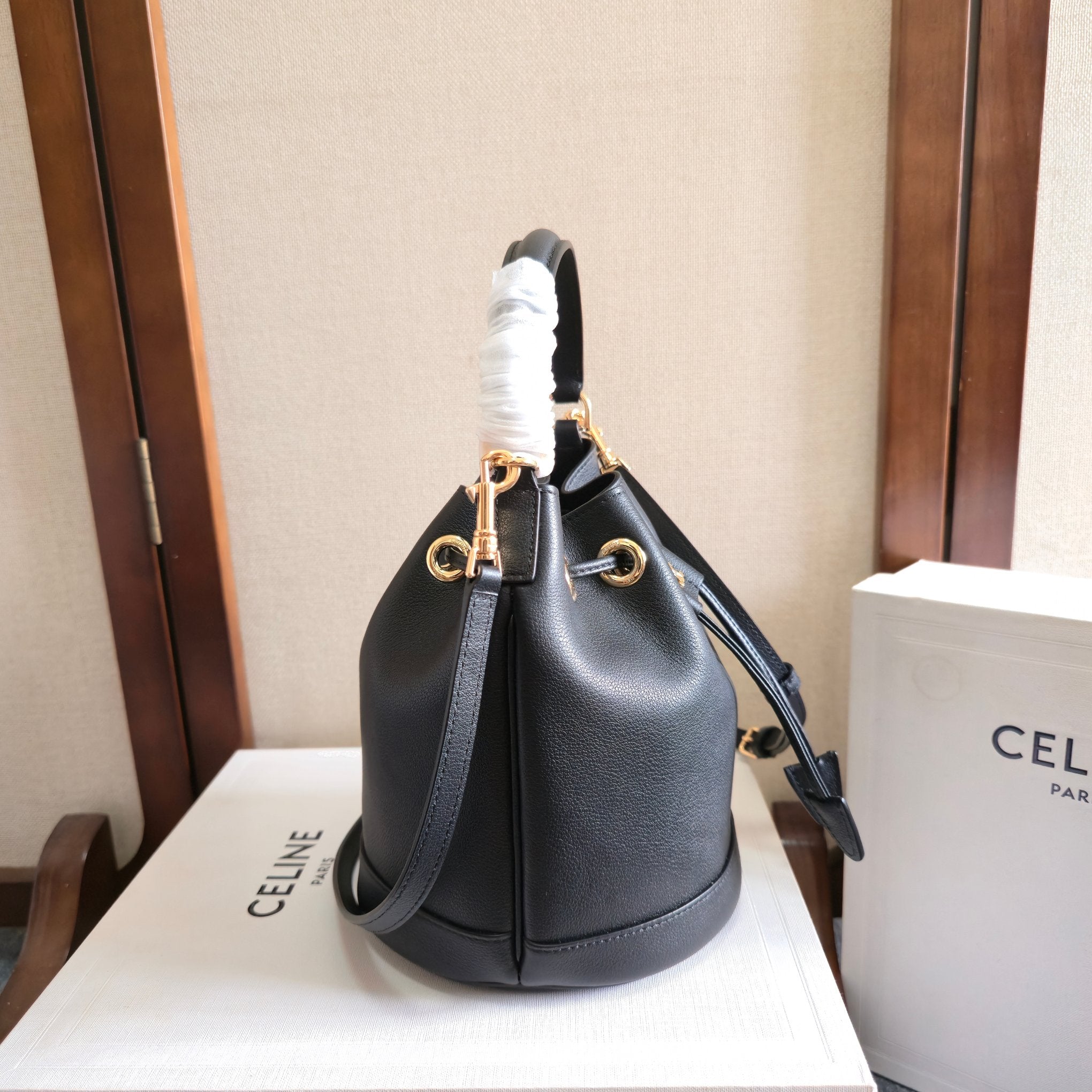 CELINE 25S CLARA BAG 19 IN BLACK CALFSKIN GOLD HARDWARE